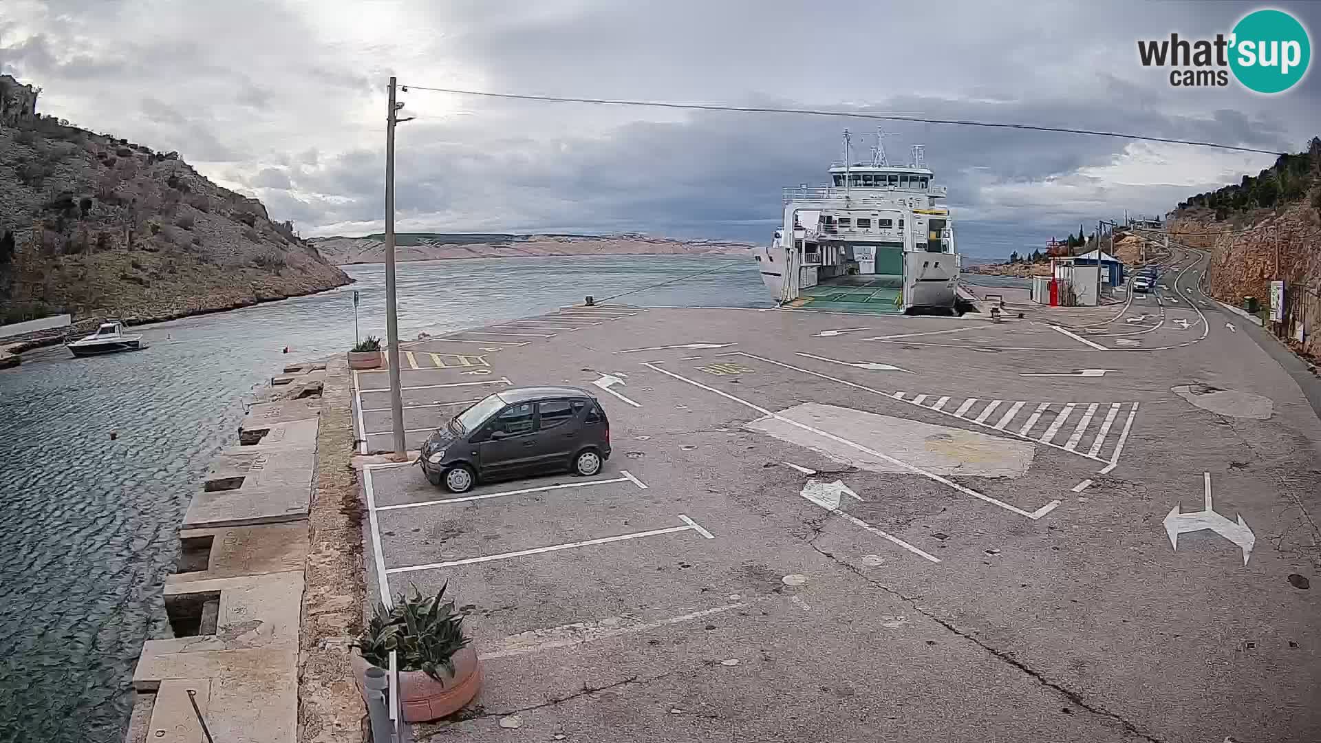 Webcam del puerto de ferris de Prizna – hacia la isla de Pag