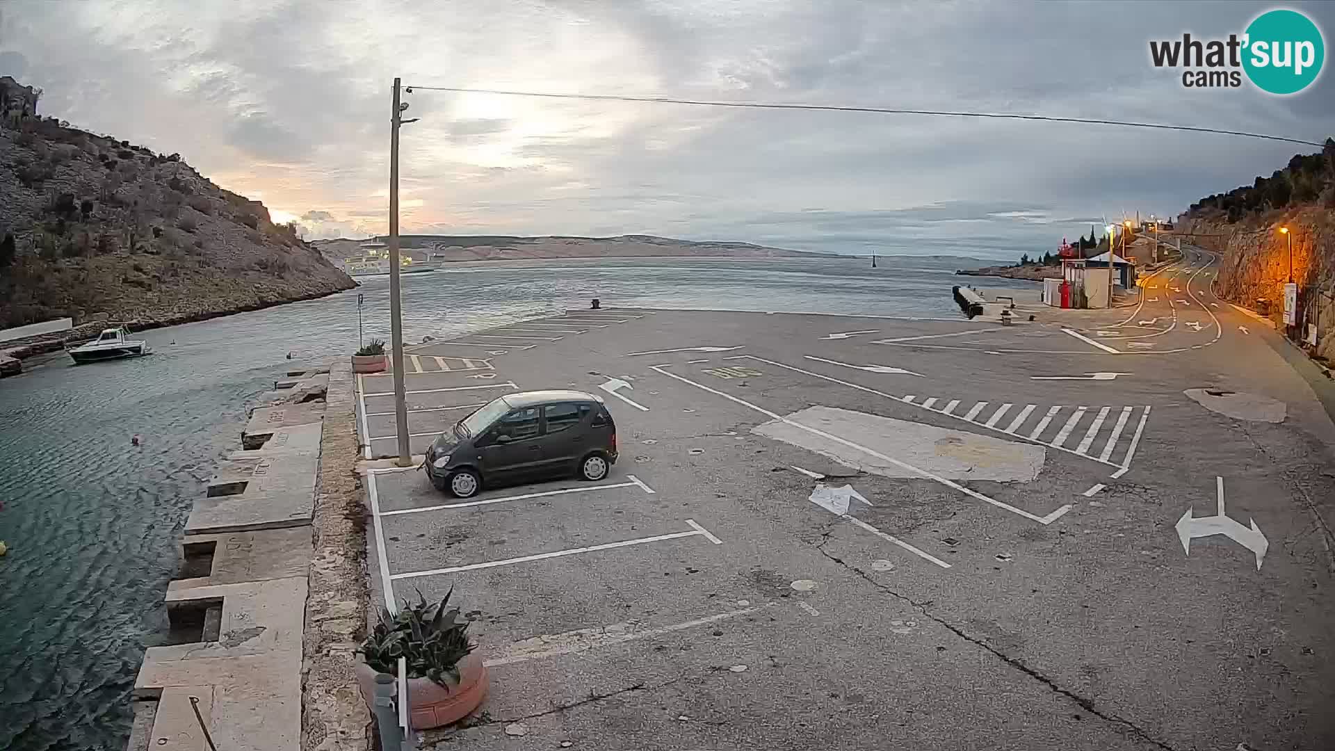 Webcam Prizna ferry port to Pag island