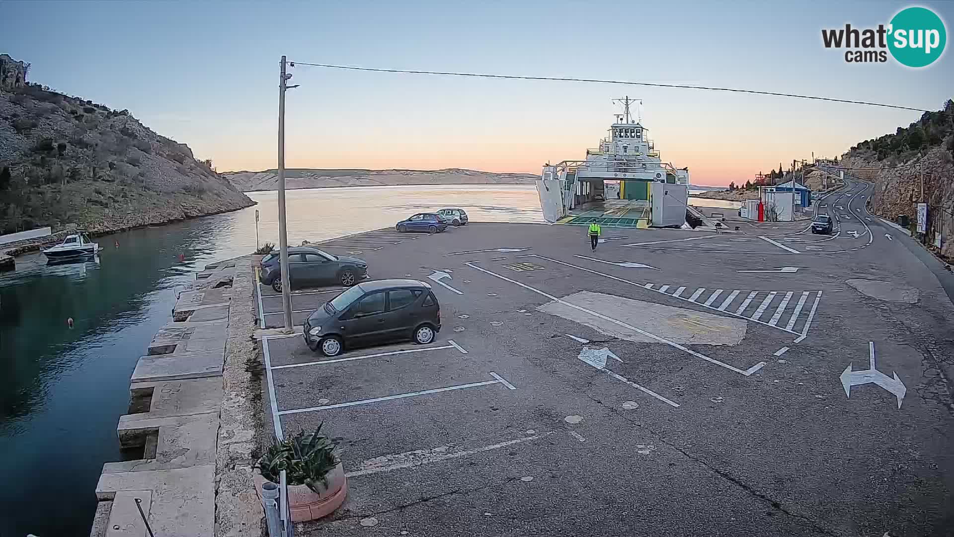 Web kamera trajektna luka Prizna – prema otoku Pag