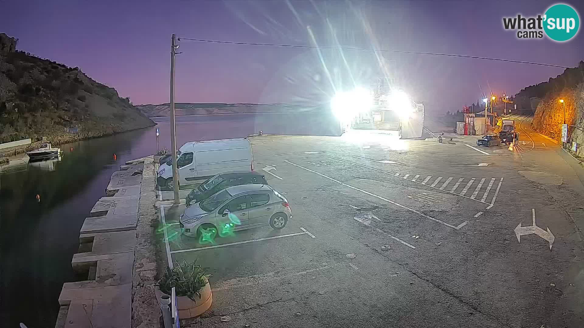 Webcam del puerto de ferris de Prizna – hacia la isla de Pag