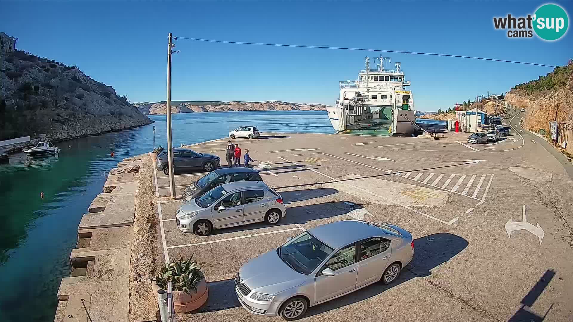 Webcam del puerto de ferris de Prizna – hacia la isla de Pag