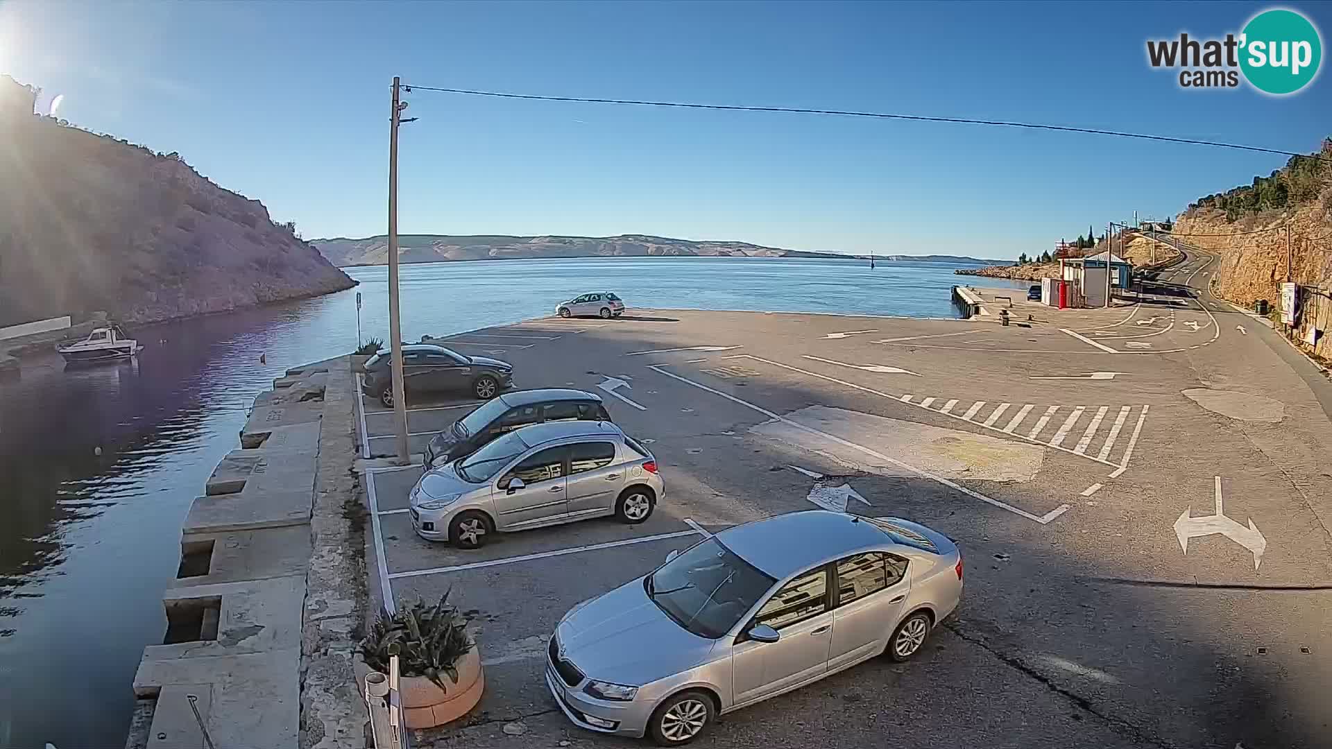Webcam del puerto de ferris de Prizna – hacia la isla de Pag