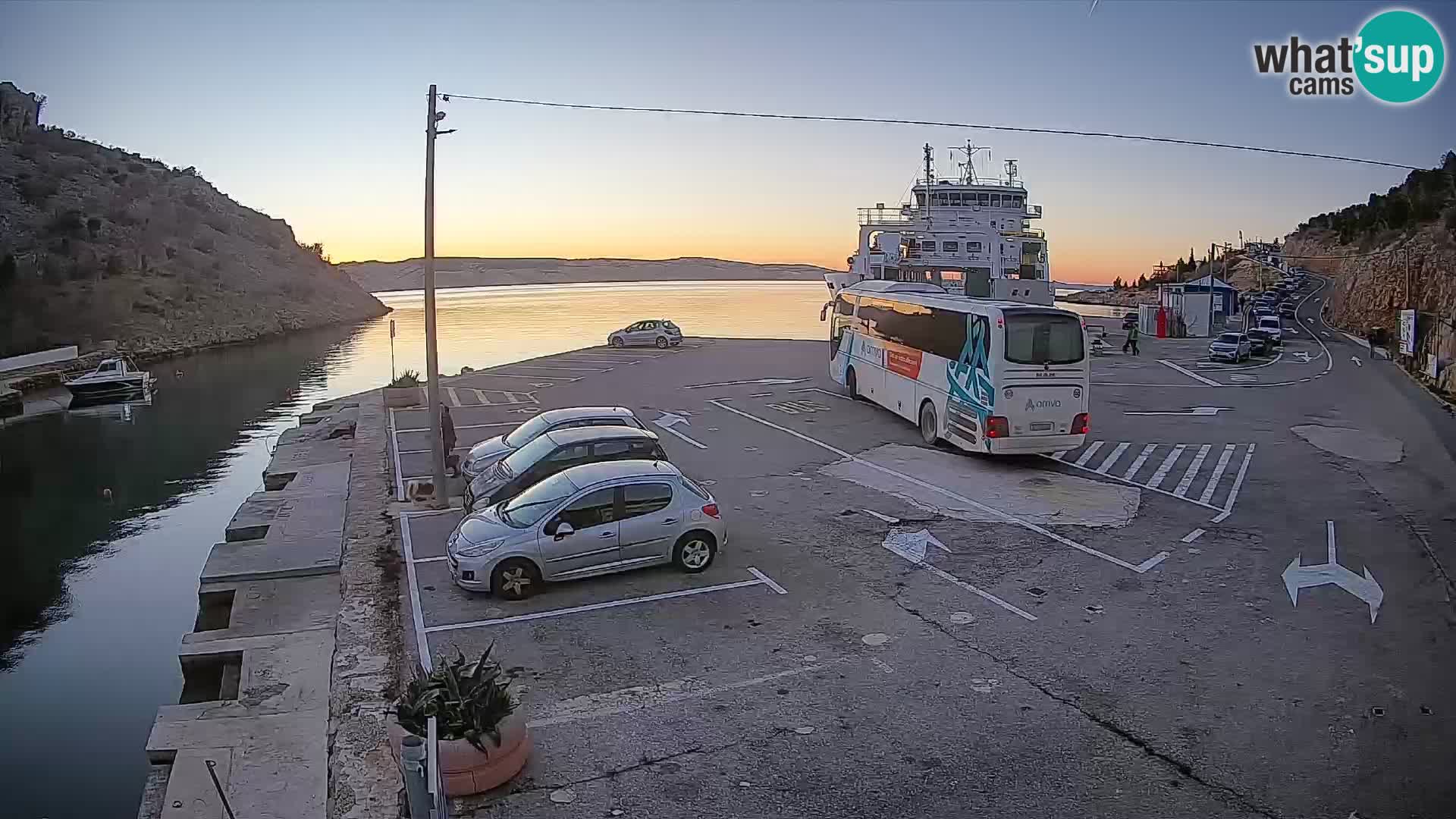 Webcam del puerto de ferris de Prizna – hacia la isla de Pag