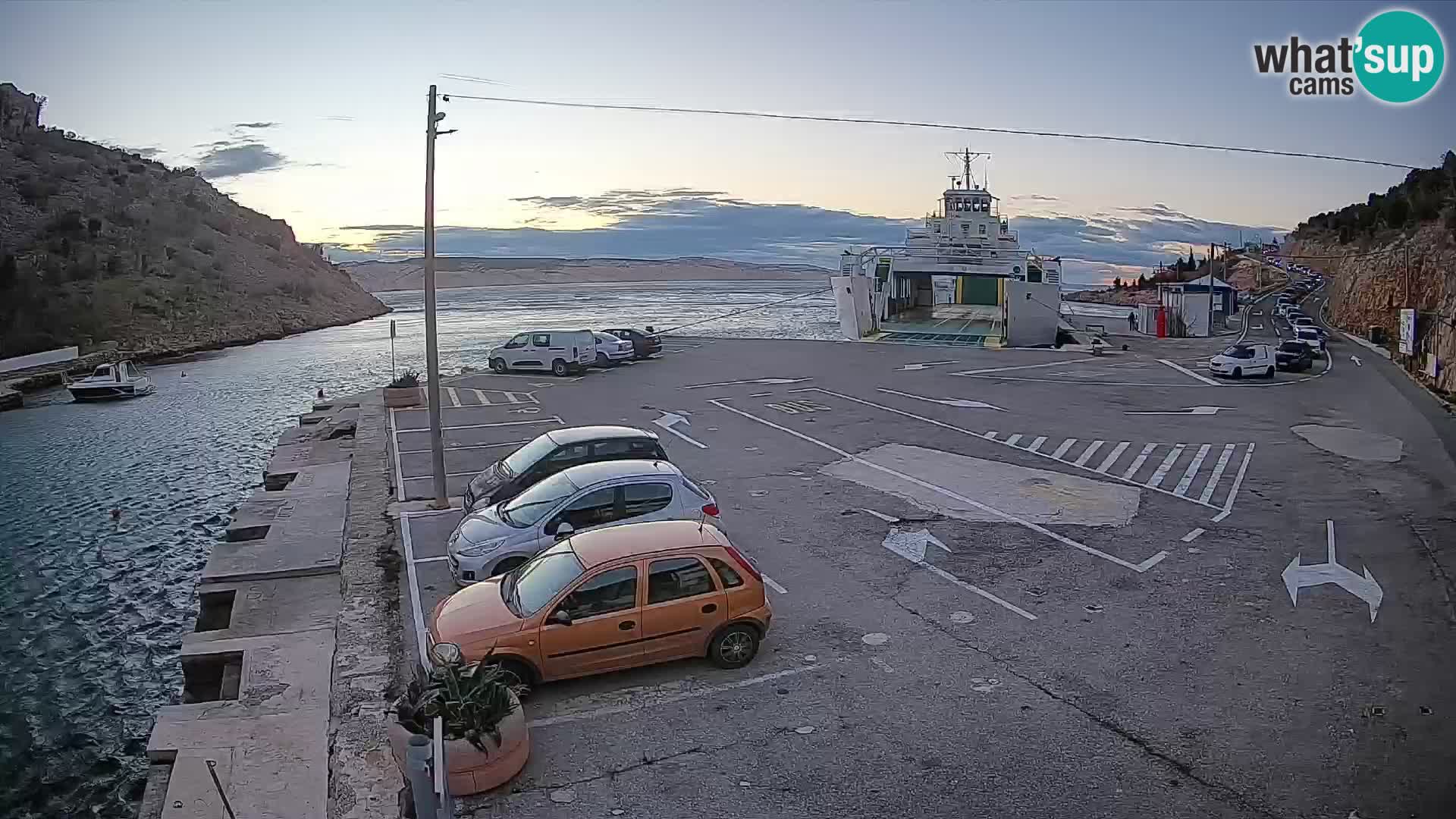 Webcam port de ferry de Prizna – vers l’île de Pag