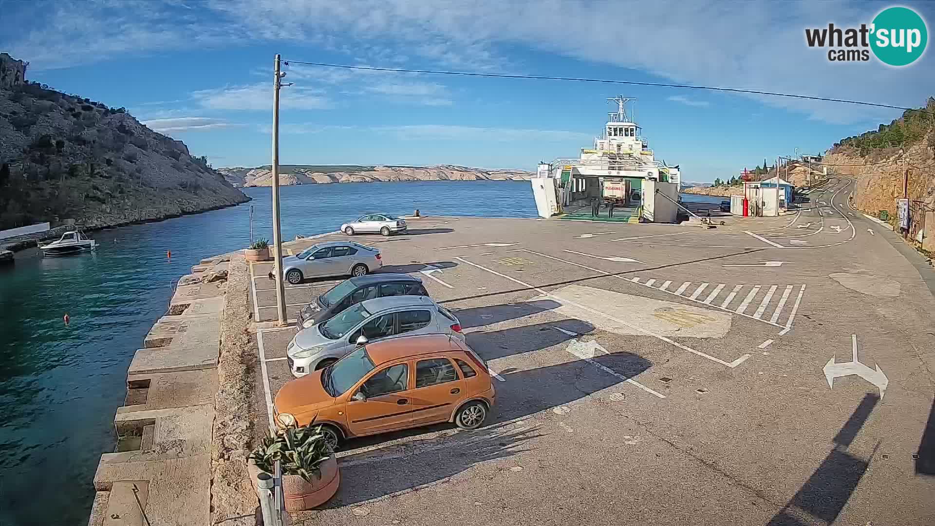Webcam del puerto de ferris de Prizna – hacia la isla de Pag