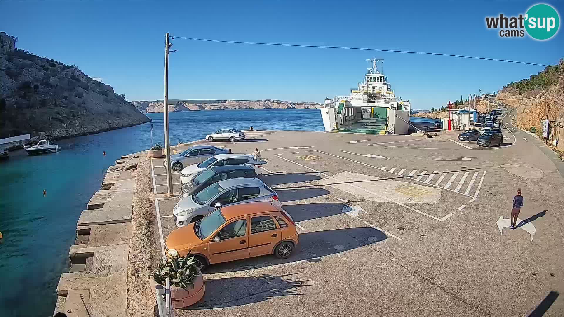 Webcam del puerto de ferris de Prizna – hacia la isla de Pag