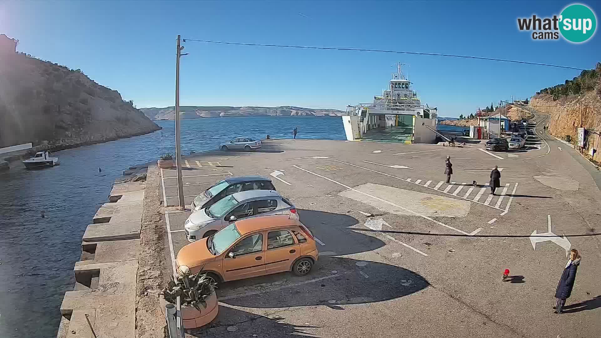 Webcam del puerto de ferris de Prizna – hacia la isla de Pag