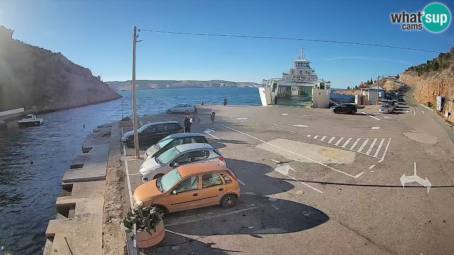 Webcam del puerto de ferris de Prizna – hacia la isla de Pag