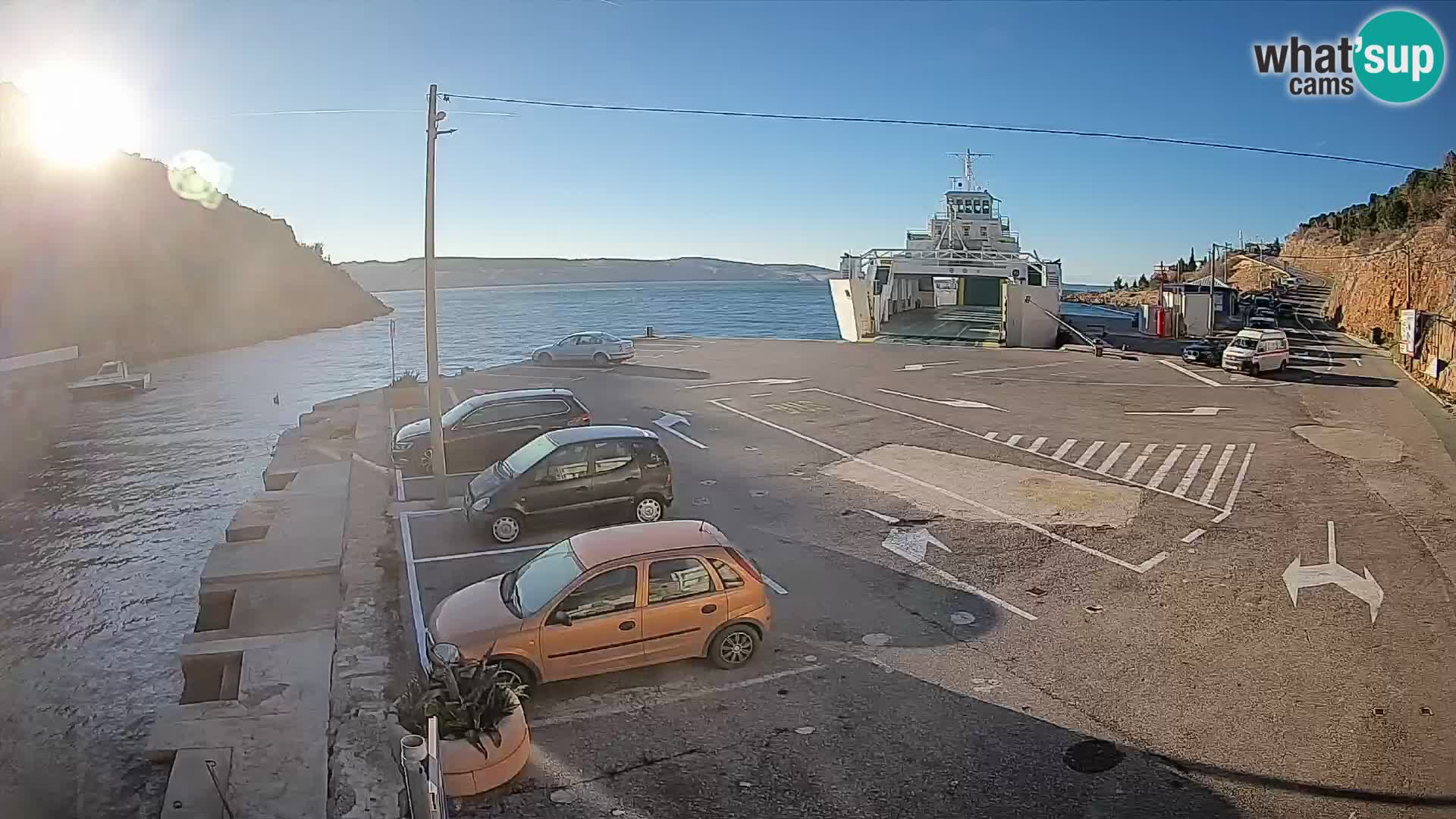 Webcam del puerto de ferris de Prizna – hacia la isla de Pag