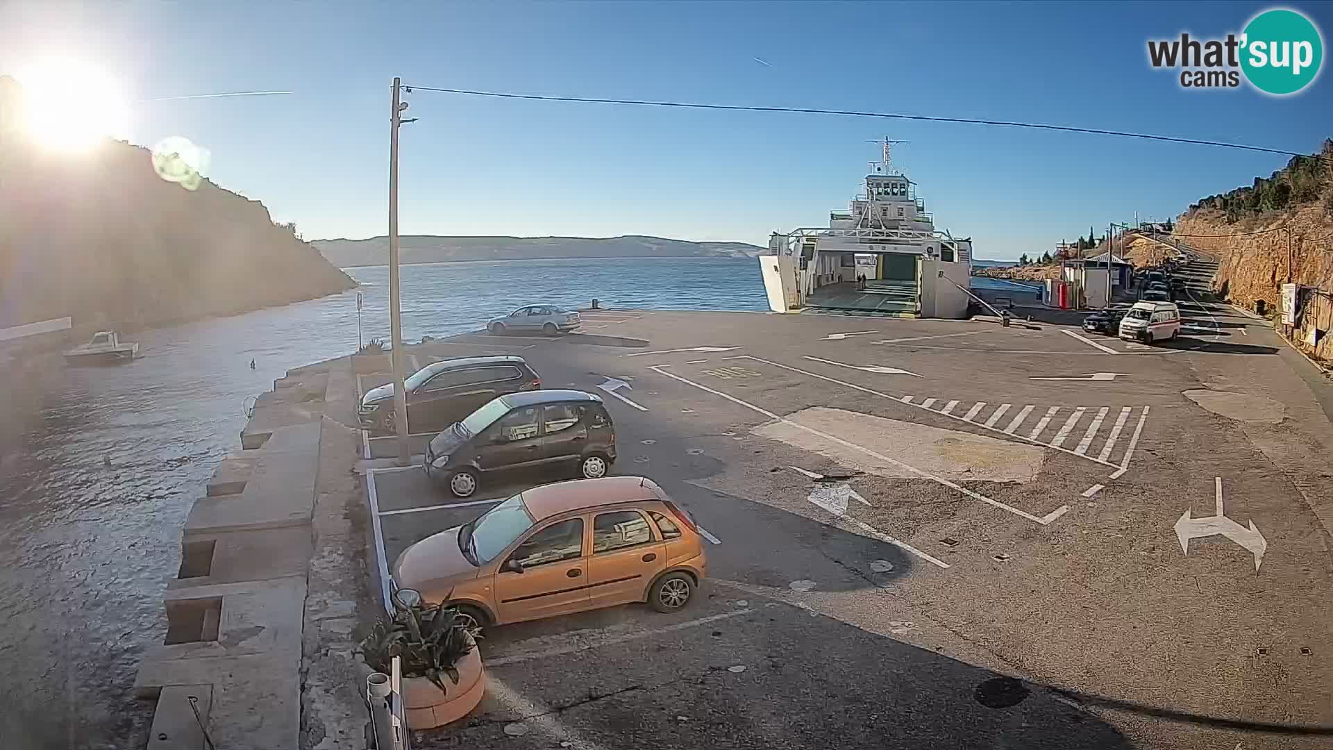 Webcam del puerto de ferris de Prizna – hacia la isla de Pag