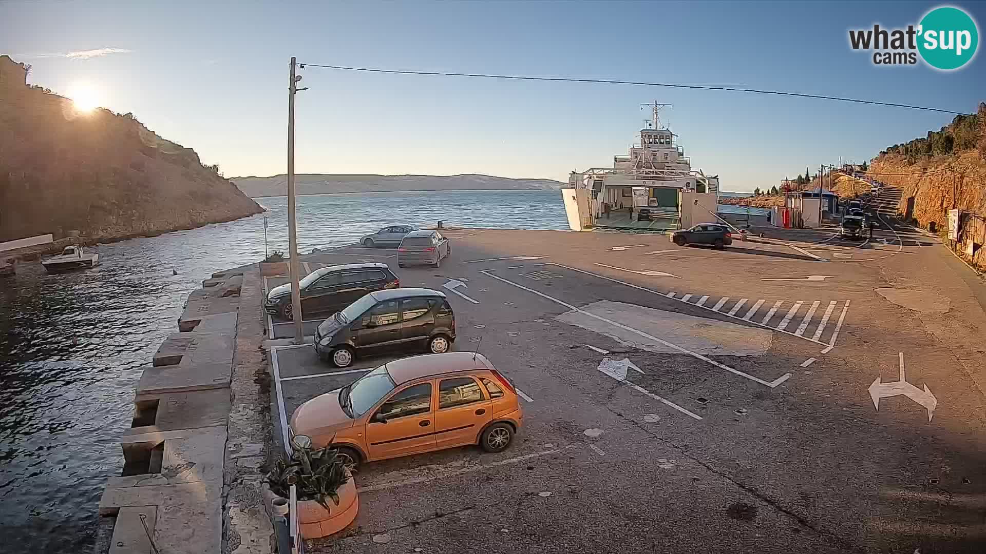 Webcam del puerto de ferris de Prizna – hacia la isla de Pag