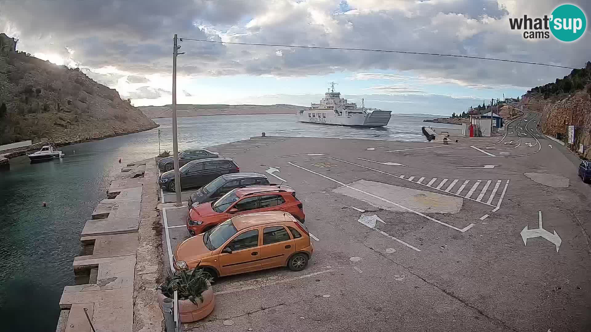 Web kamera trajektna luka Prizna – prema otoku Pag