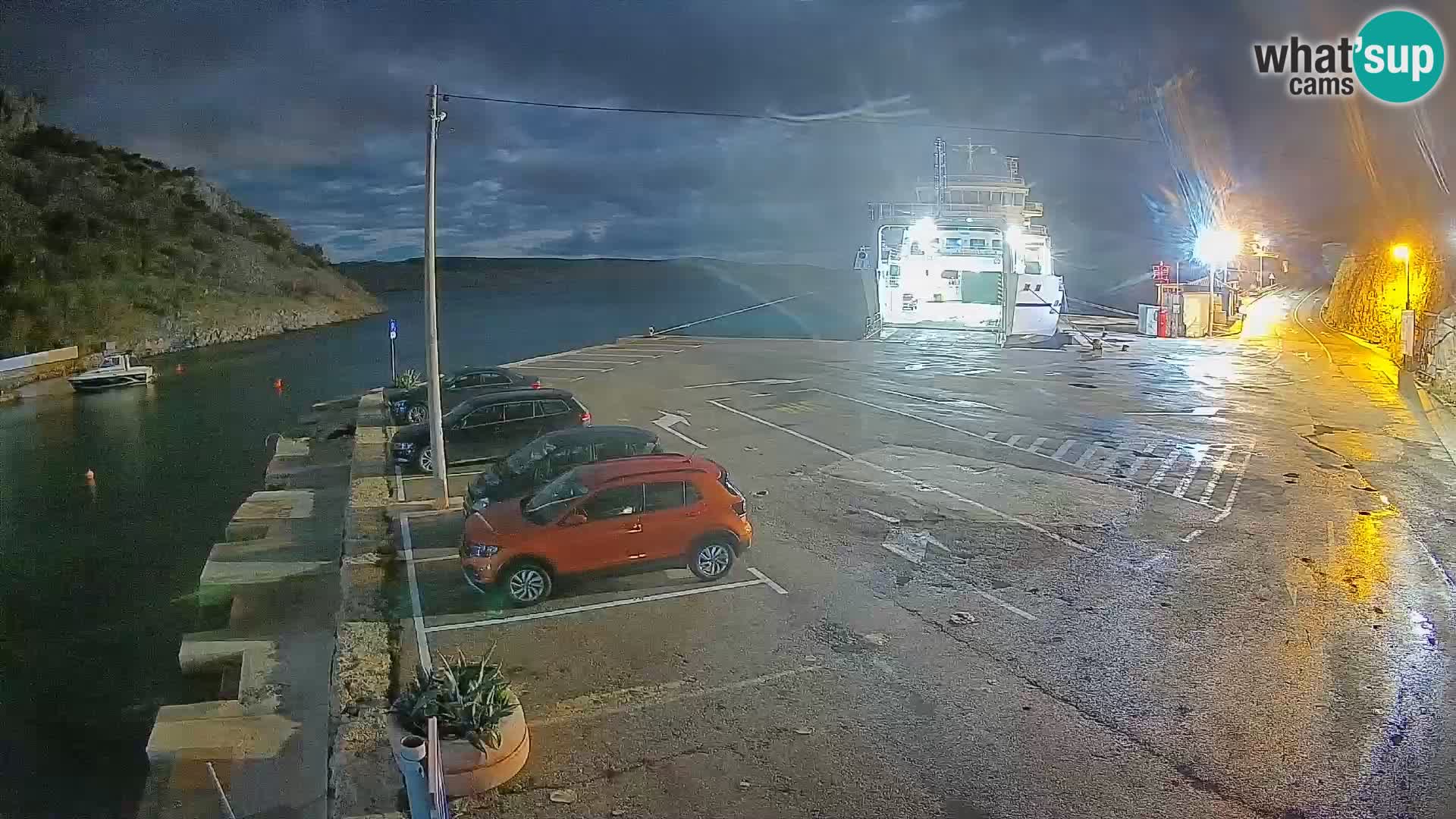 Webcam del puerto de ferris de Prizna – hacia la isla de Pag