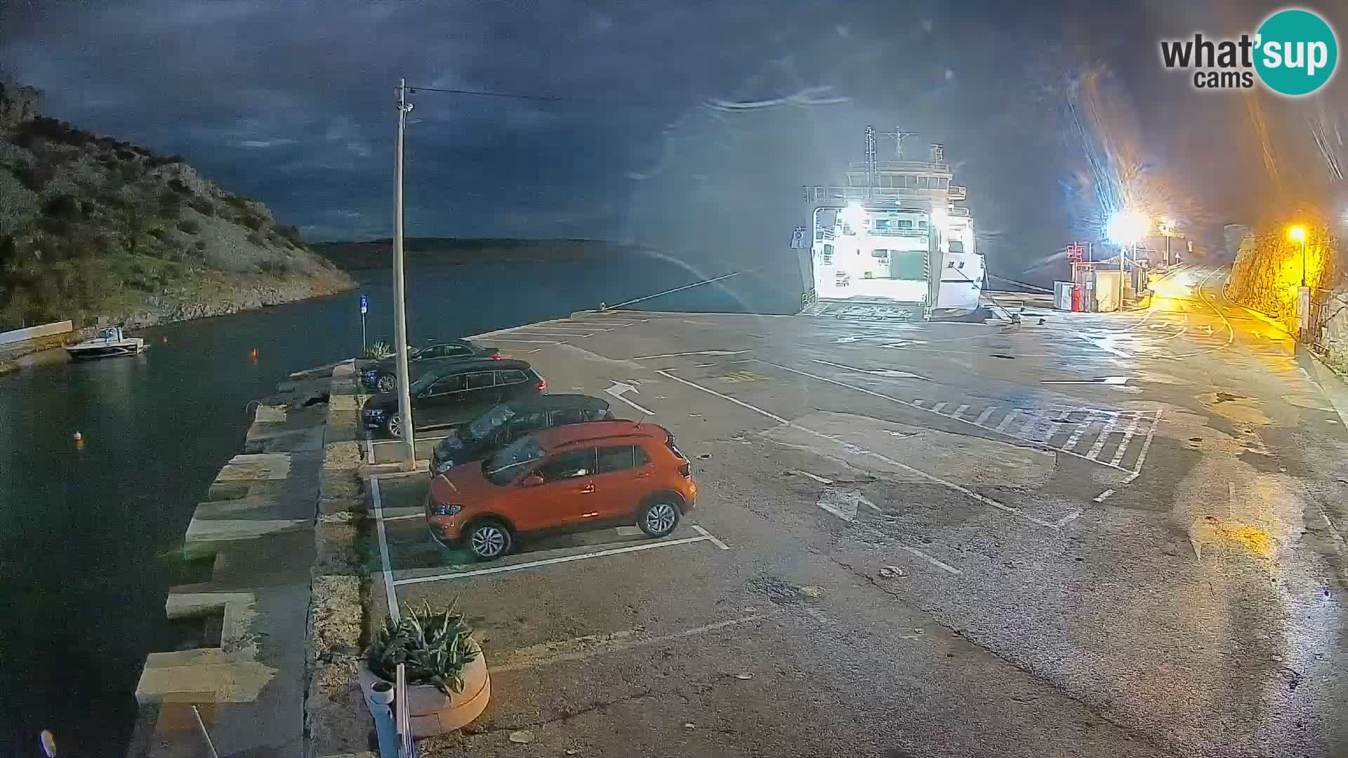 Webcam del puerto de ferris de Prizna – hacia la isla de Pag