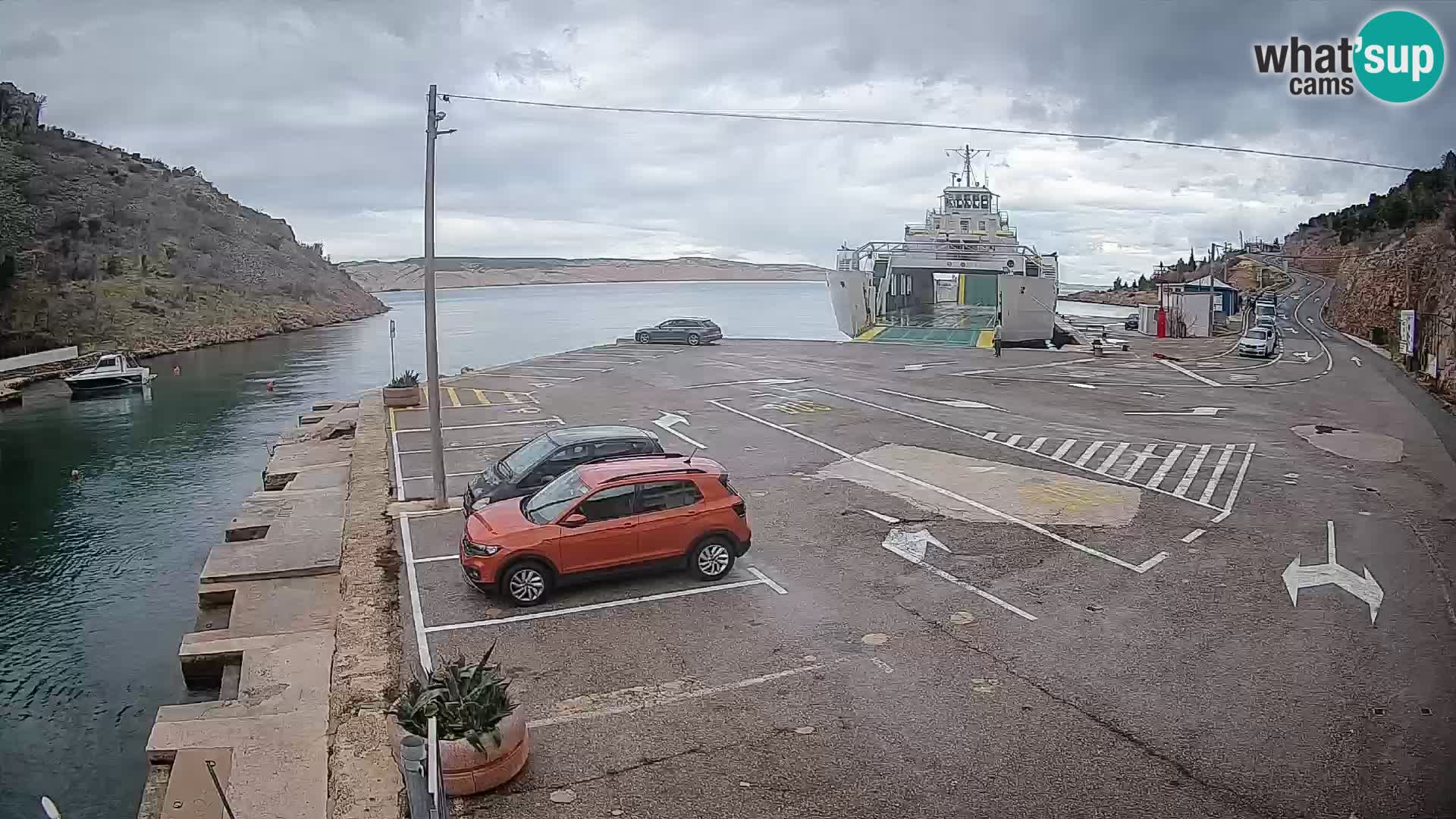 Webcam del puerto de ferris de Prizna – hacia la isla de Pag