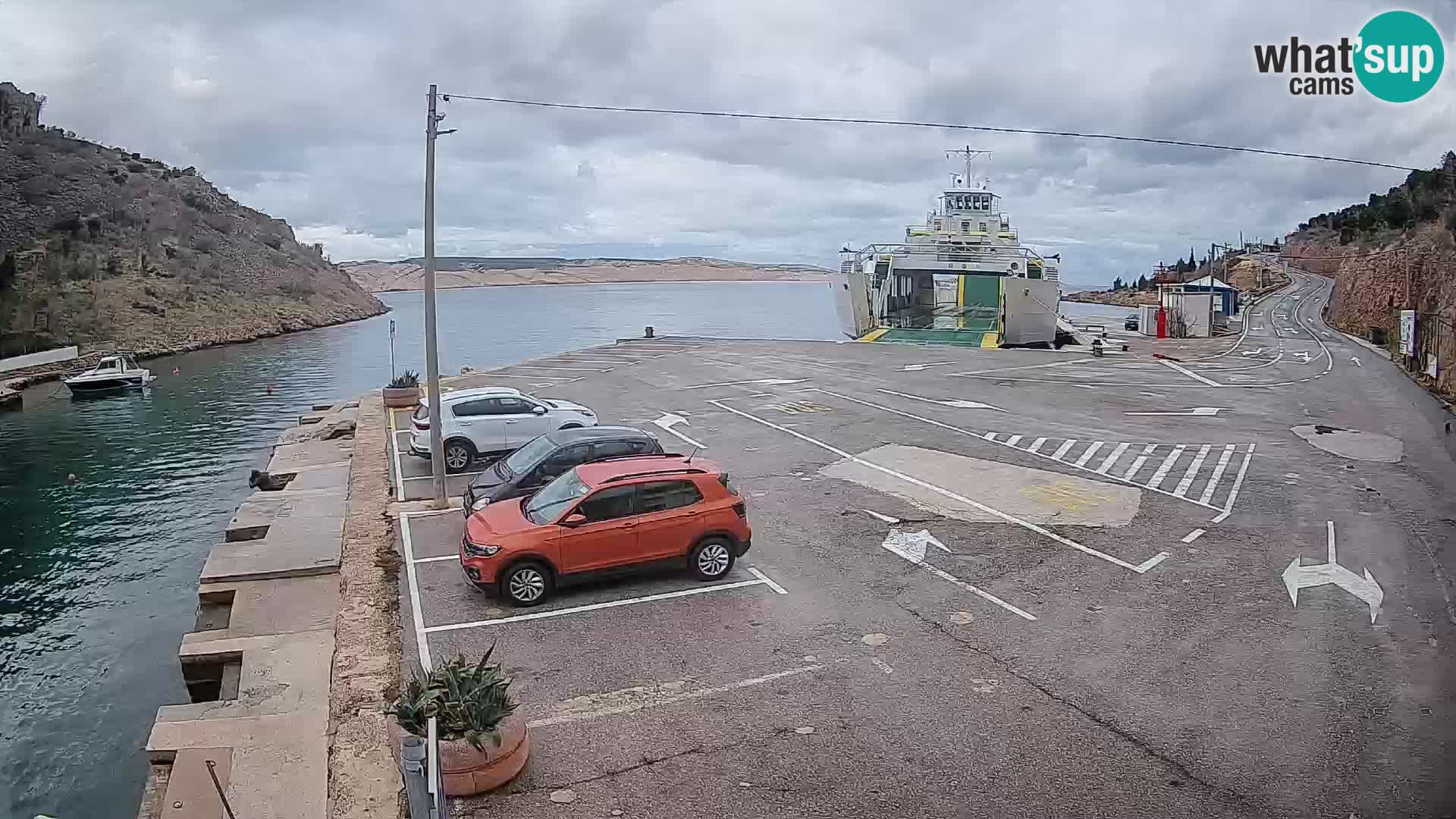 Web kamera trajektna luka Prizna – prema otoku Pag