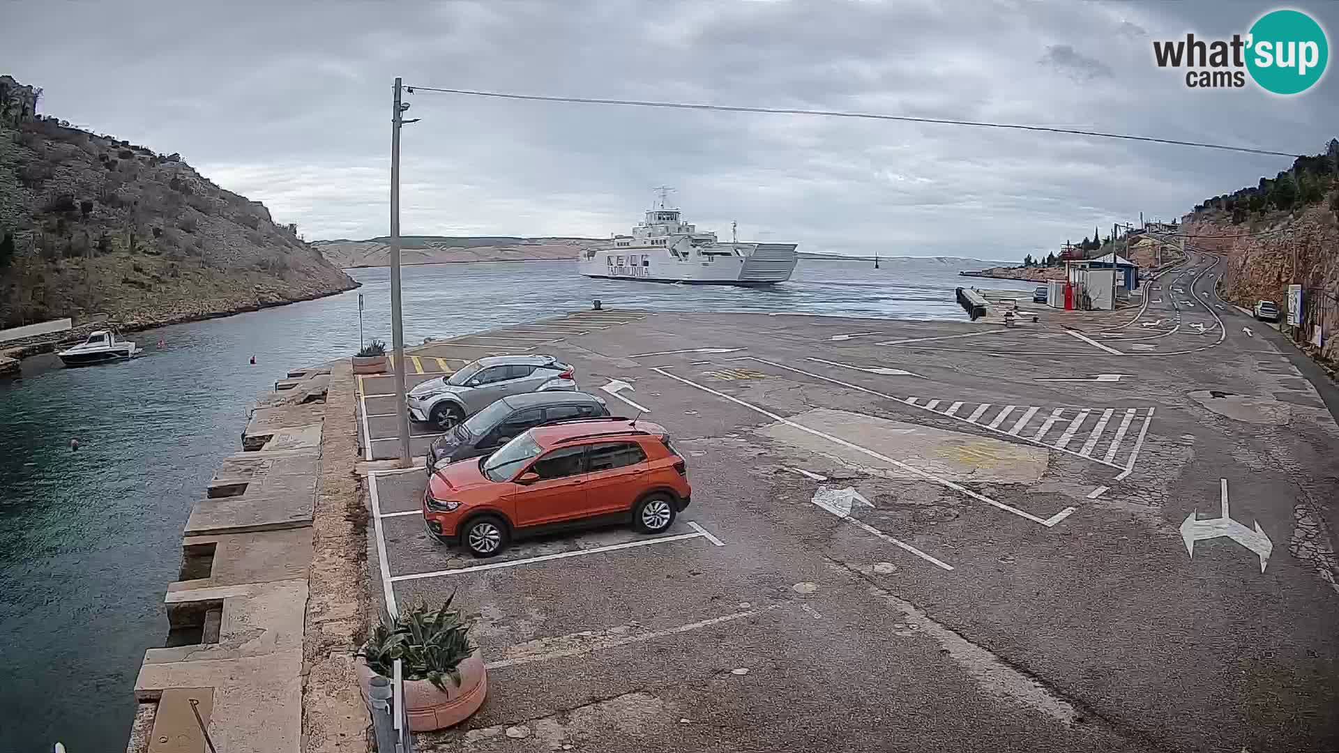 Web kamera trajektna luka Prizna – prema otoku Pag