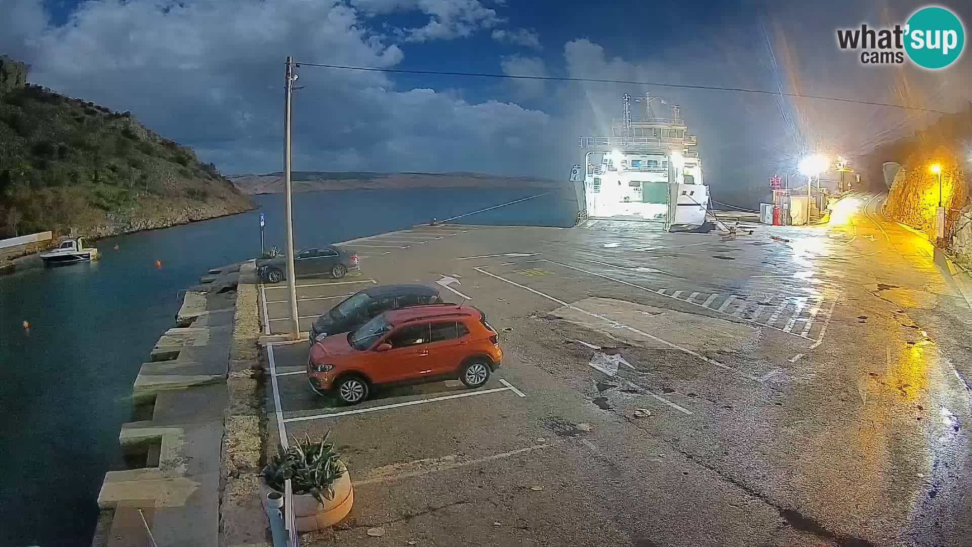 Webcam del puerto de ferris de Prizna – hacia la isla de Pag