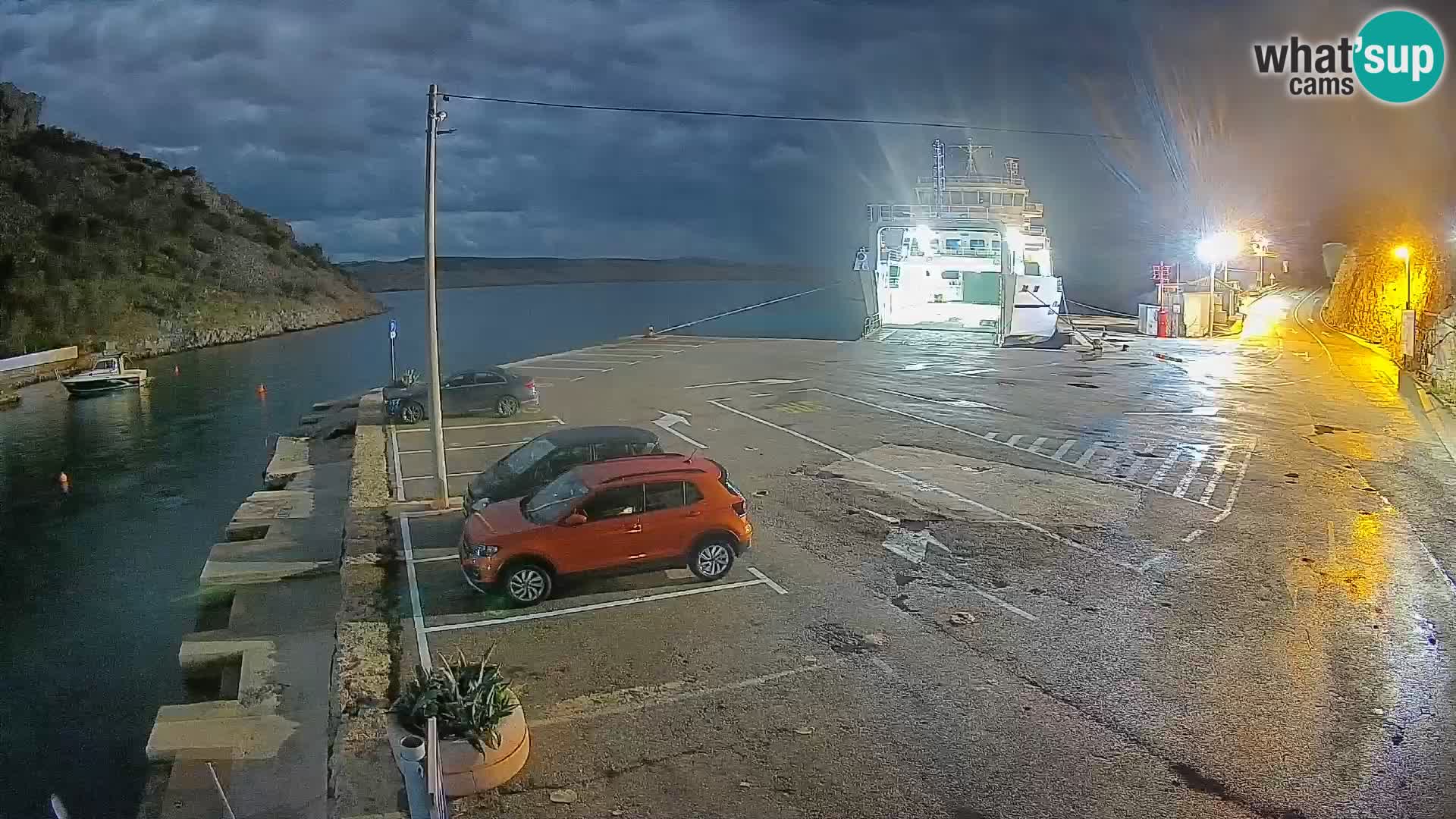 Webcam del puerto de ferris de Prizna – hacia la isla de Pag