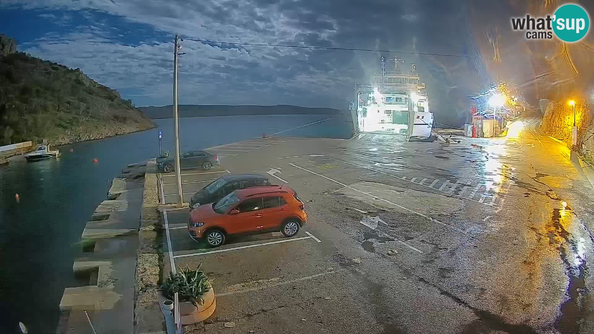 Web kamera trajektna luka Prizna – prema otoku Pag