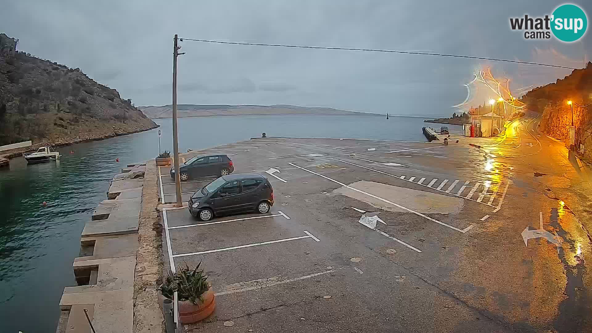 Webcam del puerto de ferris de Prizna – hacia la isla de Pag