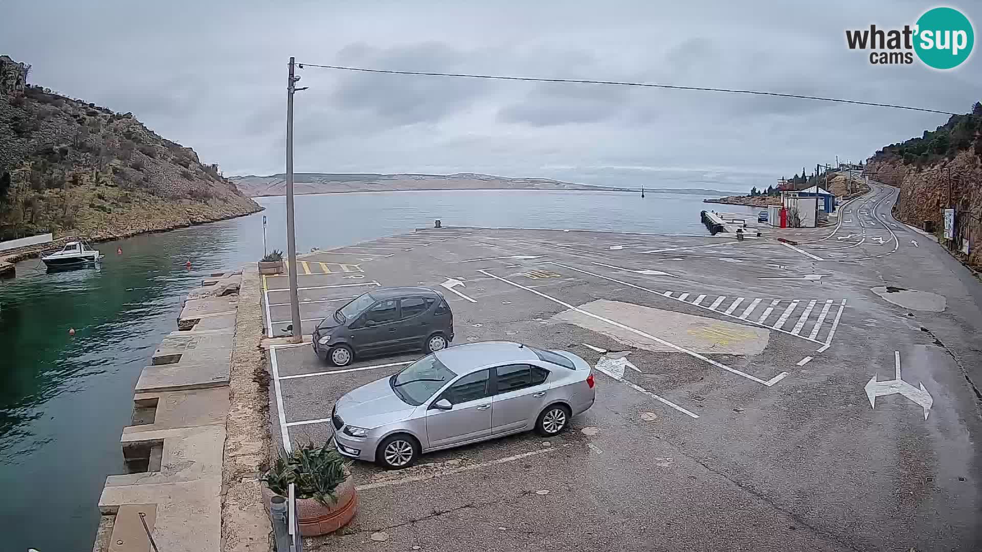 Webcam del puerto de ferris de Prizna – hacia la isla de Pag