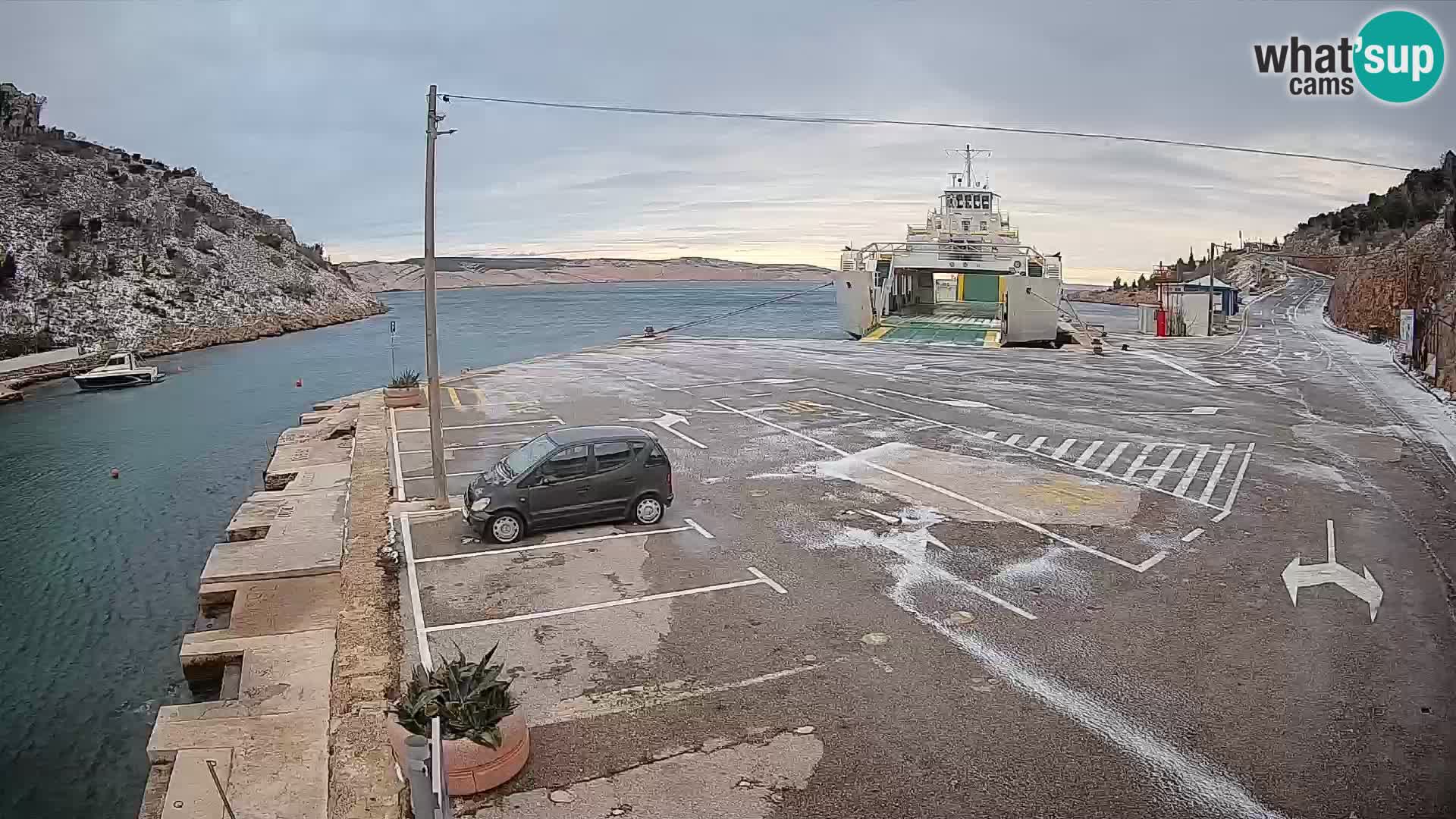 Webcam del puerto de ferris de Prizna – hacia la isla de Pag