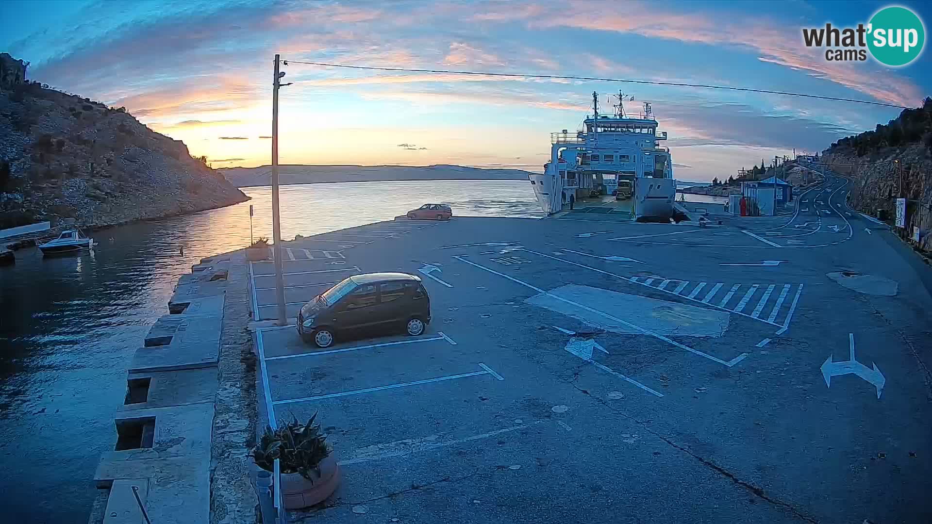 Web kamera trajektna luka Prizna – prema otoku Pag