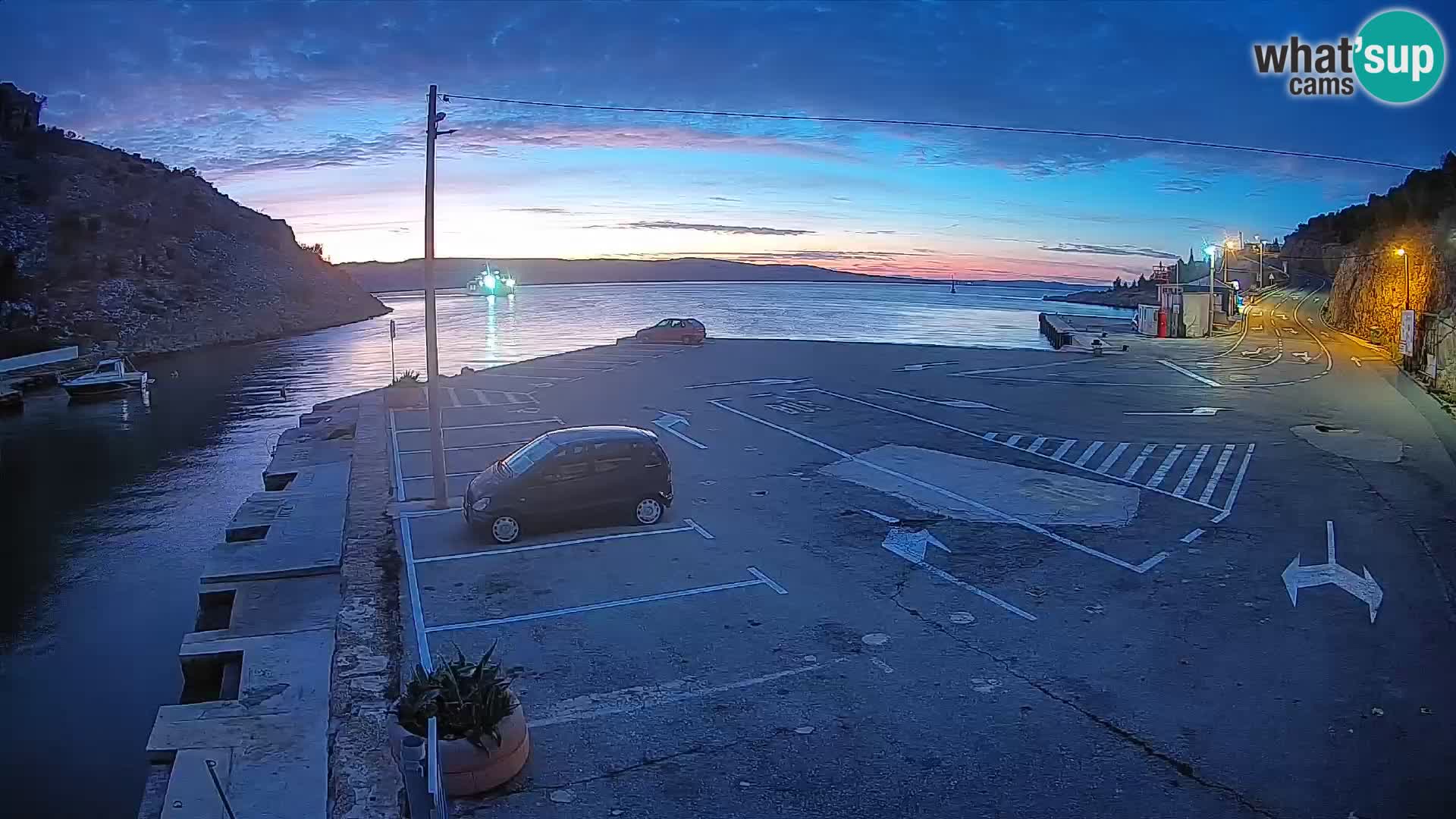 Webcam del puerto de ferris de Prizna – hacia la isla de Pag