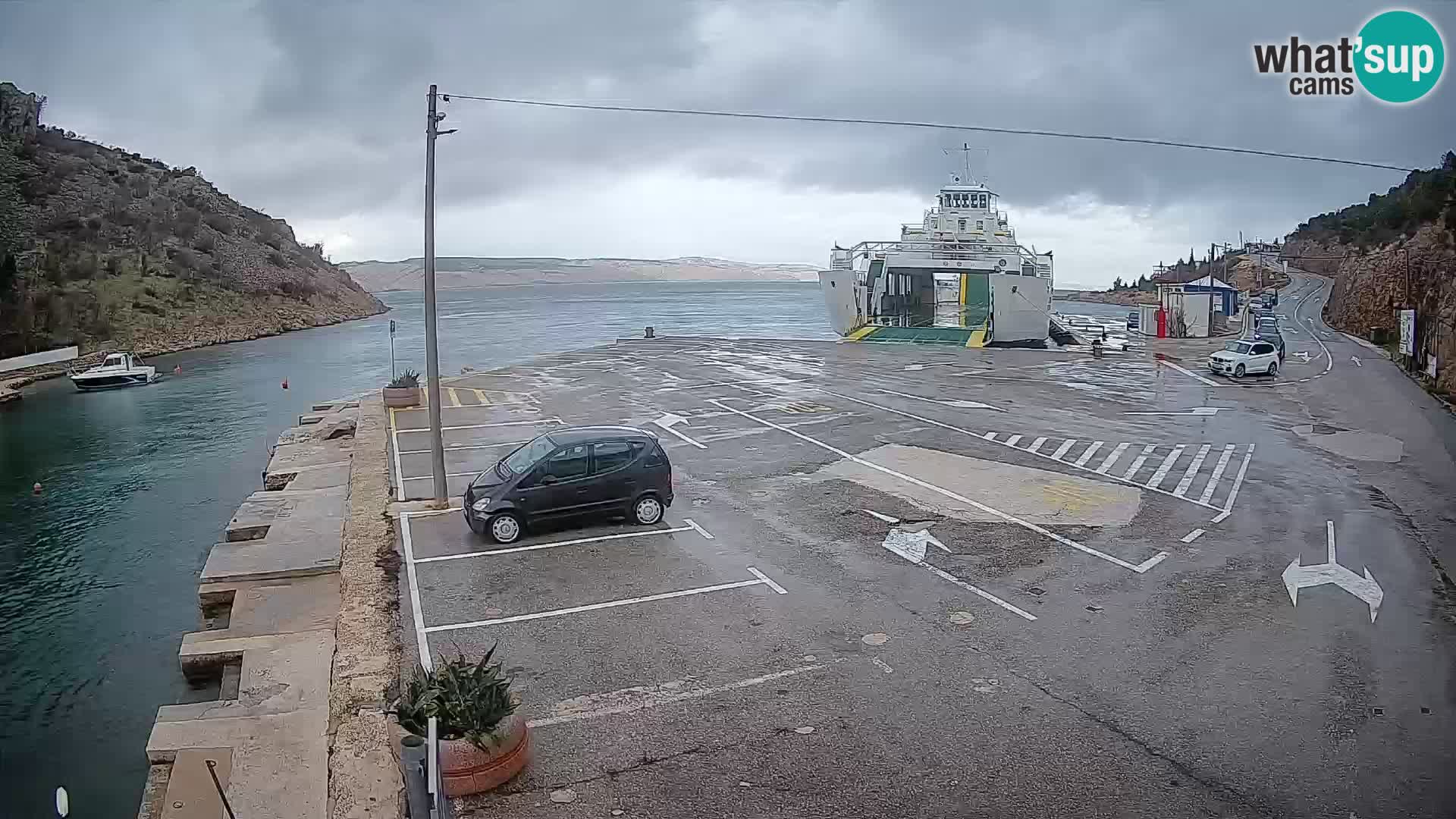 Webcam del puerto de ferris de Prizna – hacia la isla de Pag