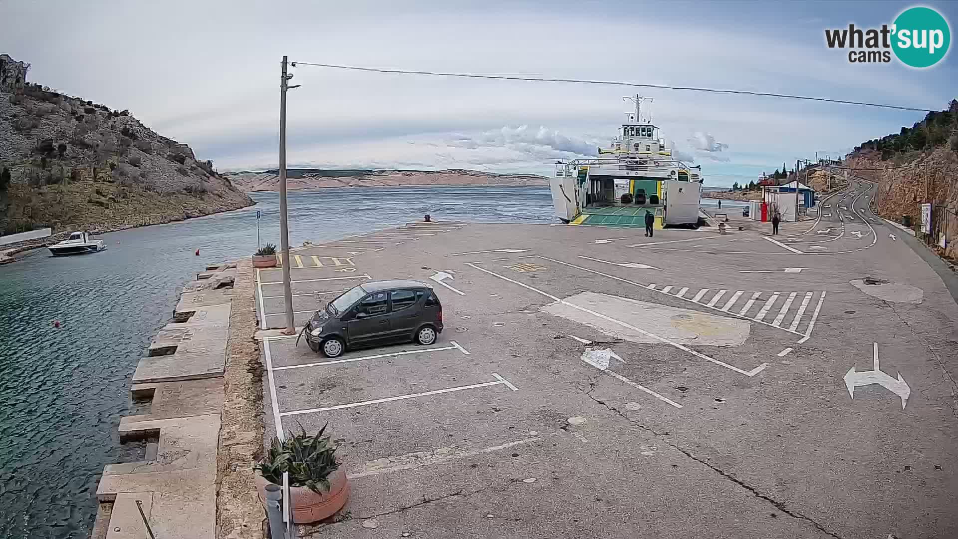 Webcam del puerto de ferris de Prizna – hacia la isla de Pag