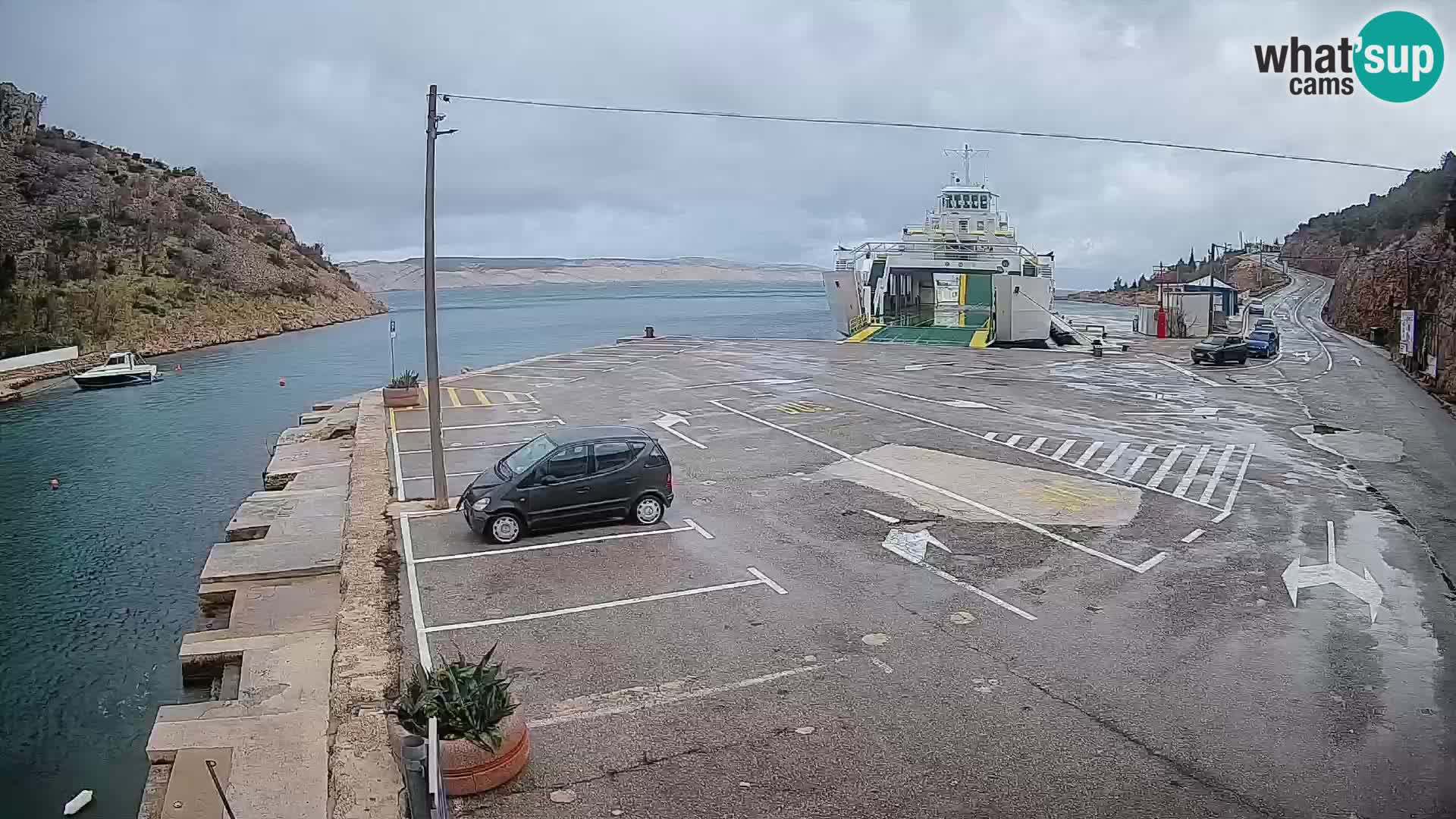 Webcam del puerto de ferris de Prizna – hacia la isla de Pag
