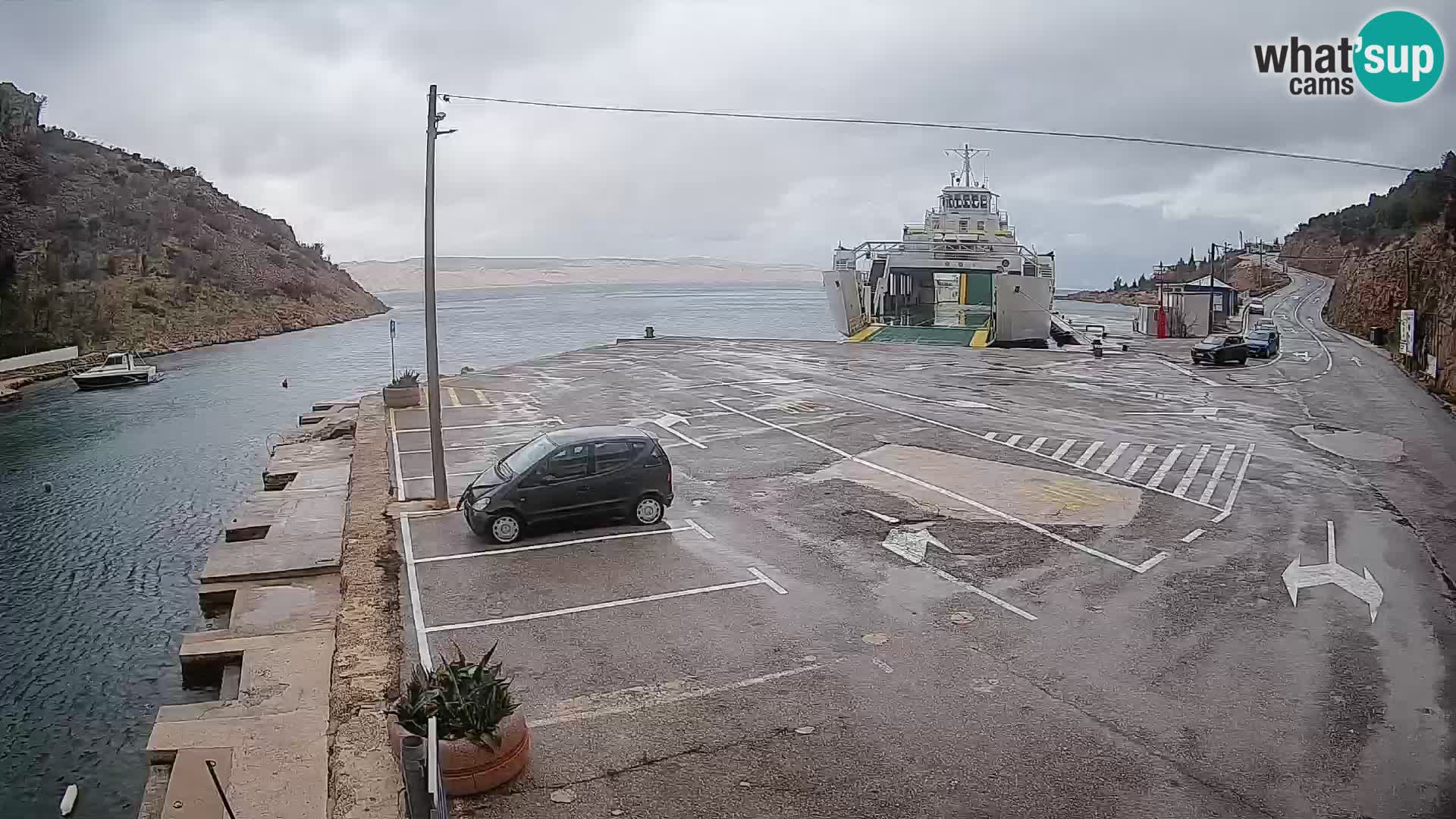 Webcam del puerto de ferris de Prizna – hacia la isla de Pag