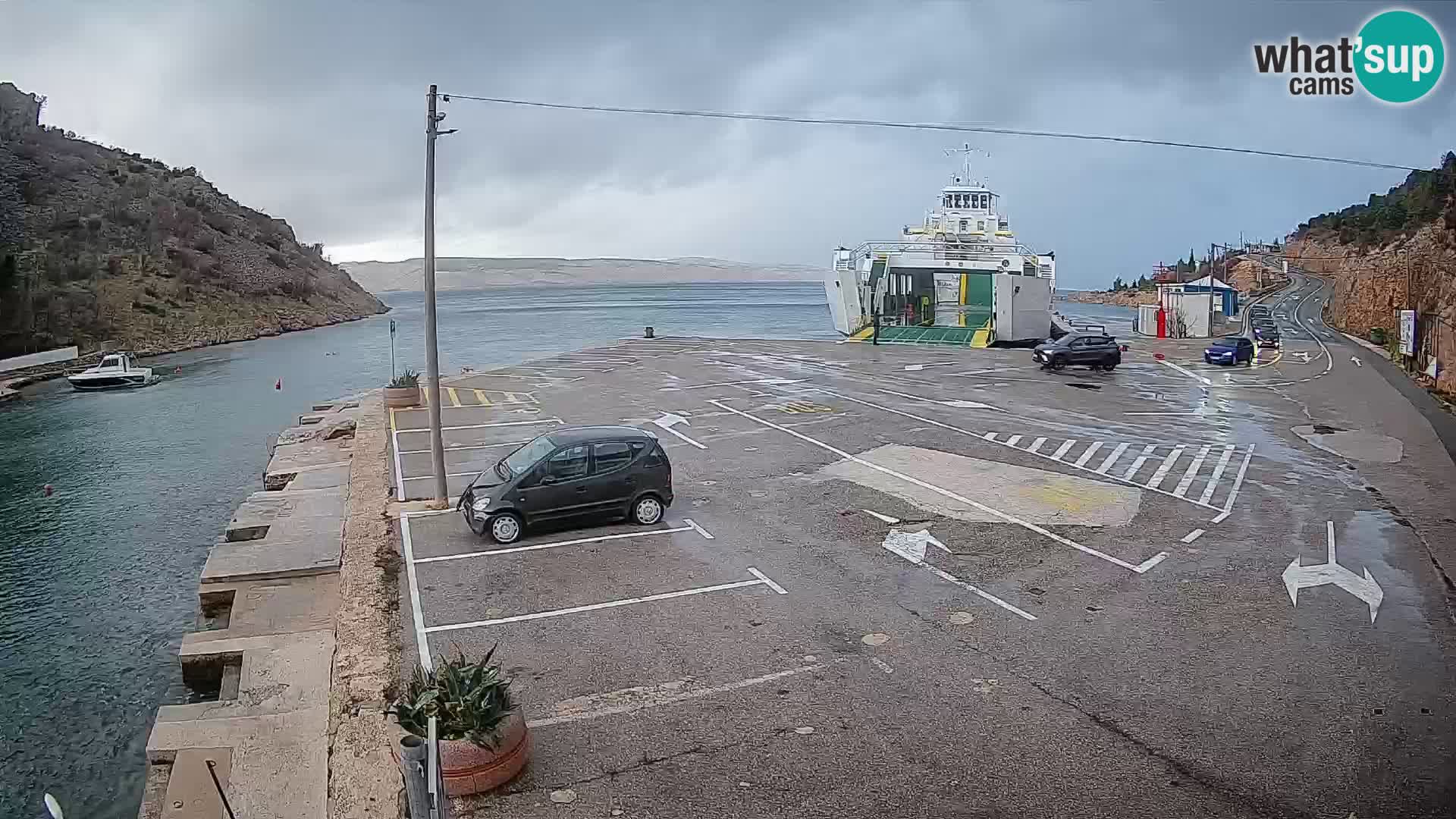 Webcam del puerto de ferris de Prizna – hacia la isla de Pag