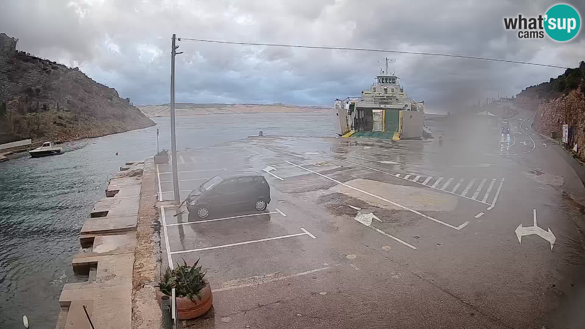 Web kamera trajektna luka Prizna – prema otoku Pag