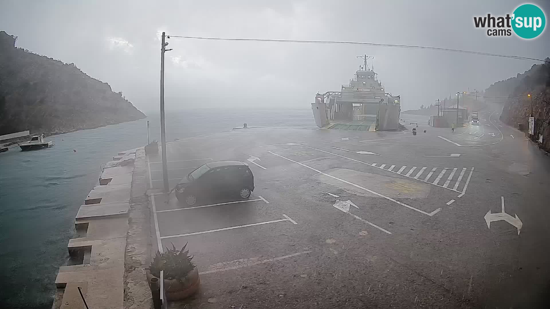 Web kamera trajektna luka Prizna – prema otoku Pag