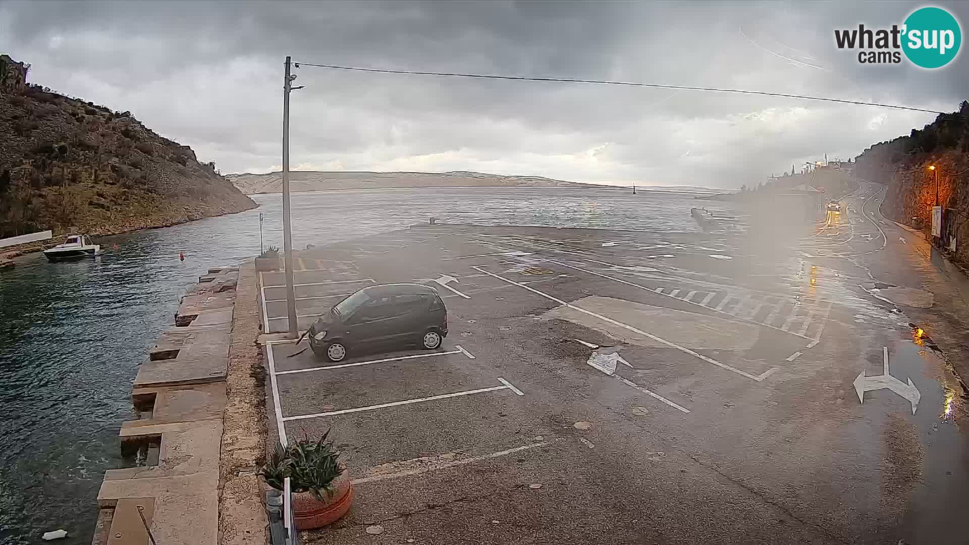 Web kamera trajektna luka Prizna – prema otoku Pag