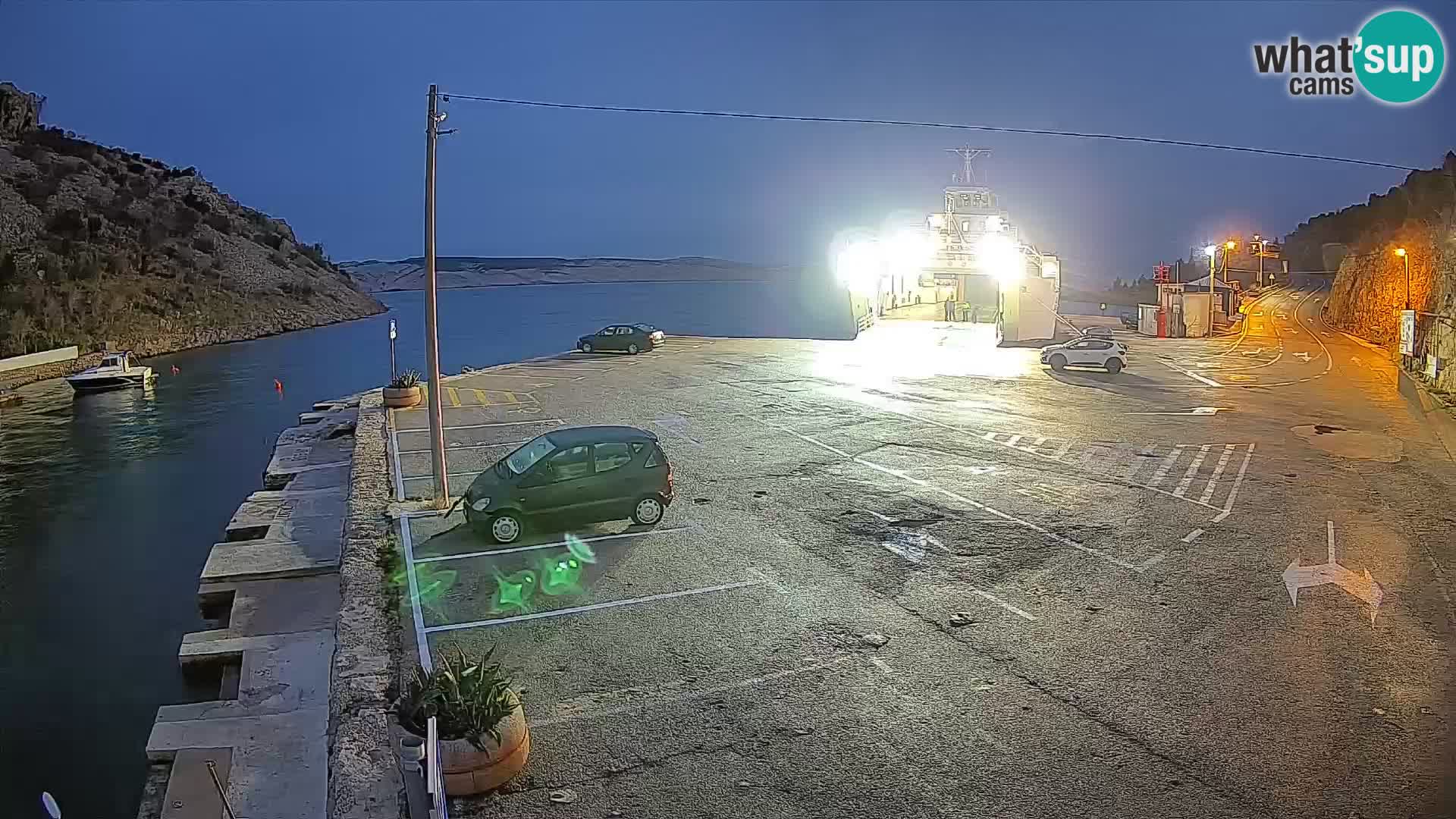 Webcam del puerto de ferris de Prizna – hacia la isla de Pag