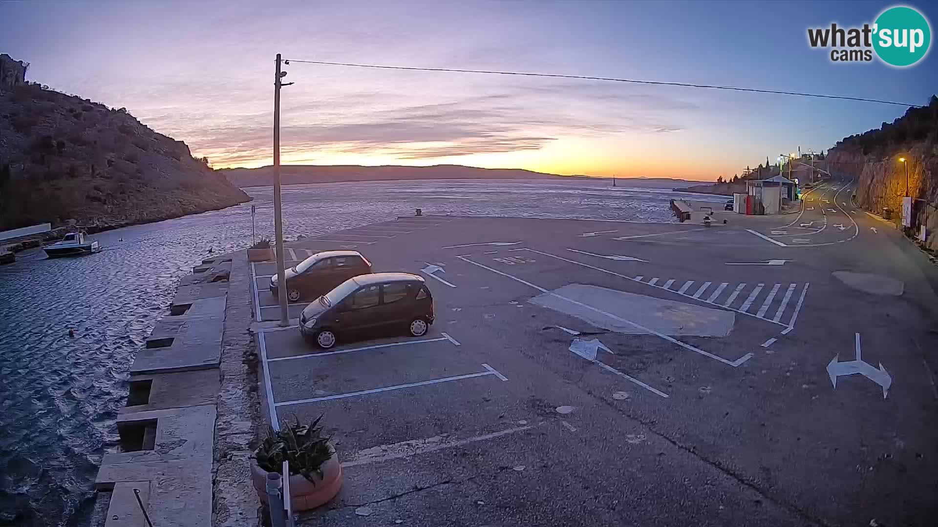 Webcam del puerto de ferris de Prizna – hacia la isla de Pag
