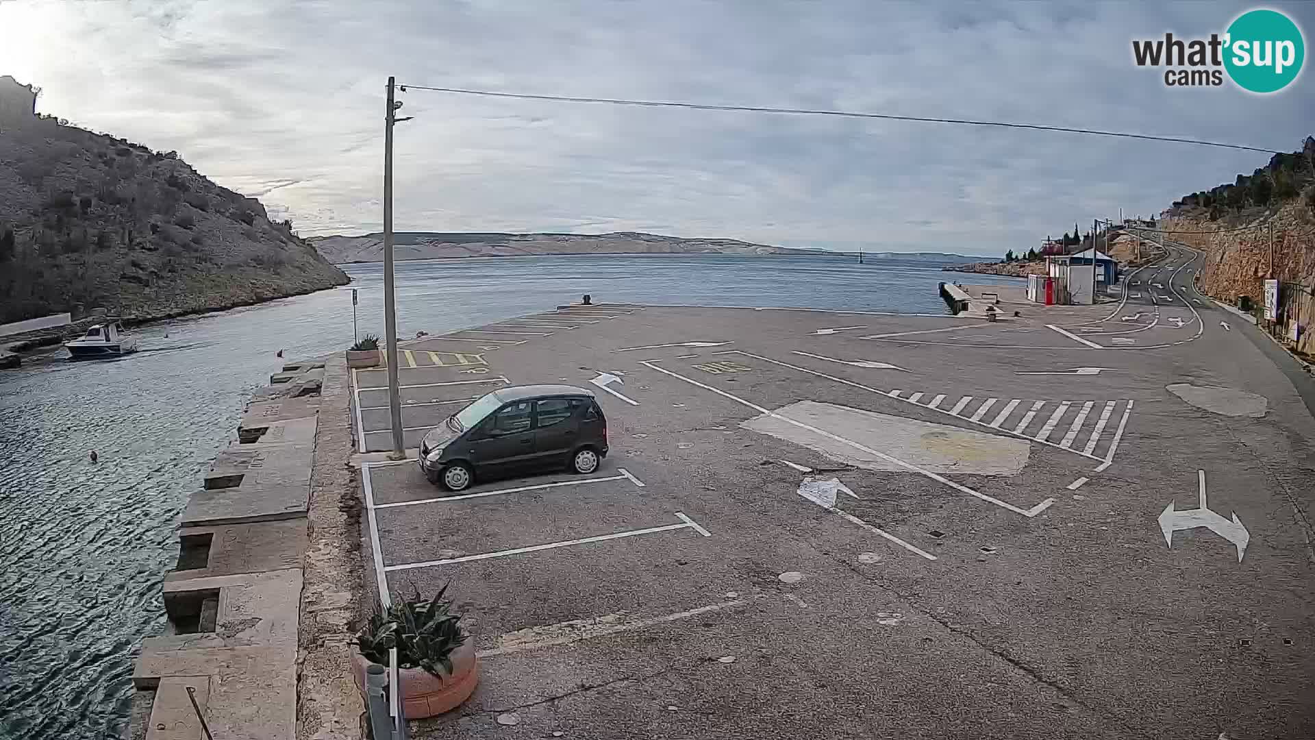 Web kamera trajektna luka Prizna – prema otoku Pag