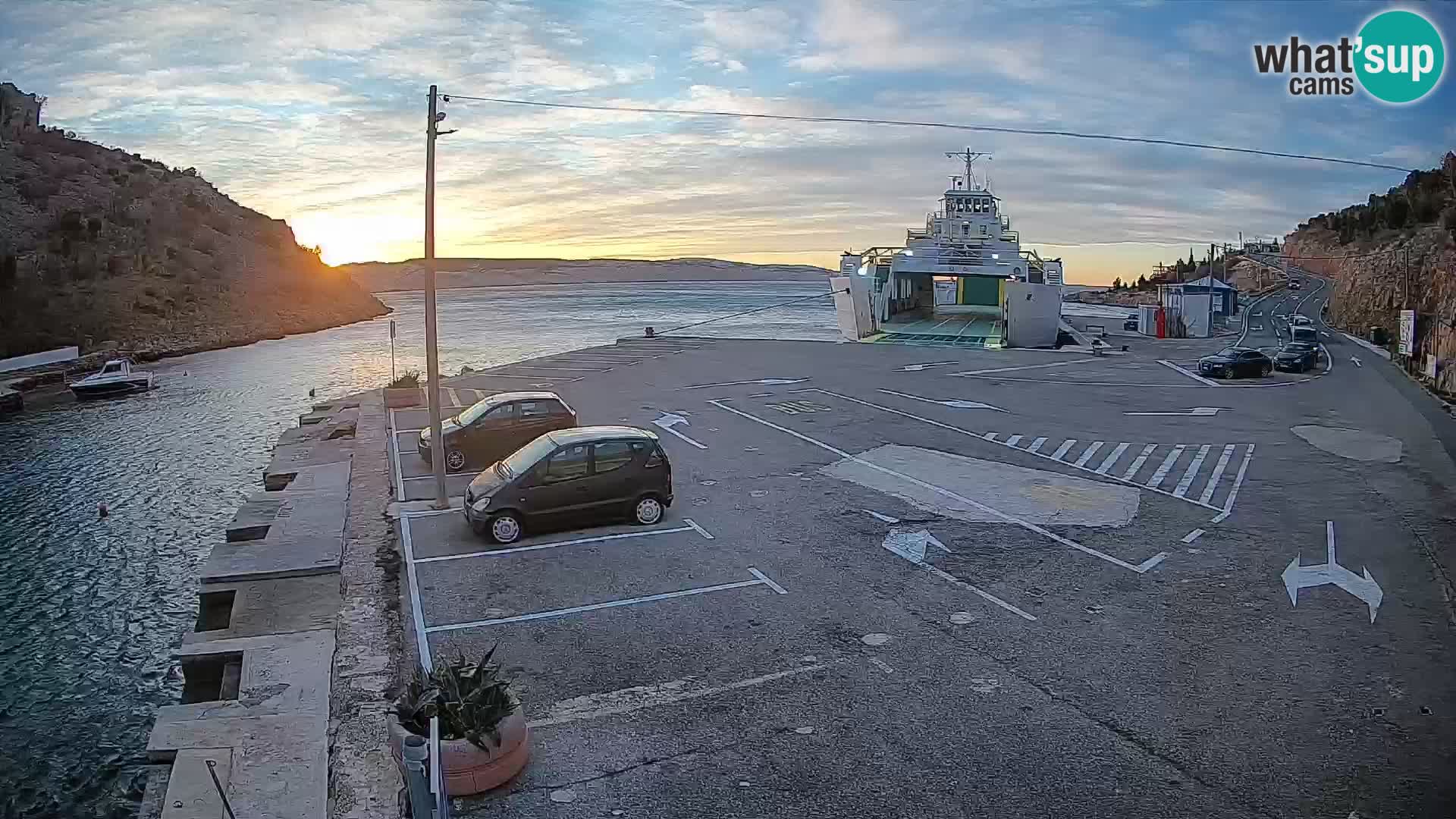 Webcam del puerto de ferris de Prizna – hacia la isla de Pag