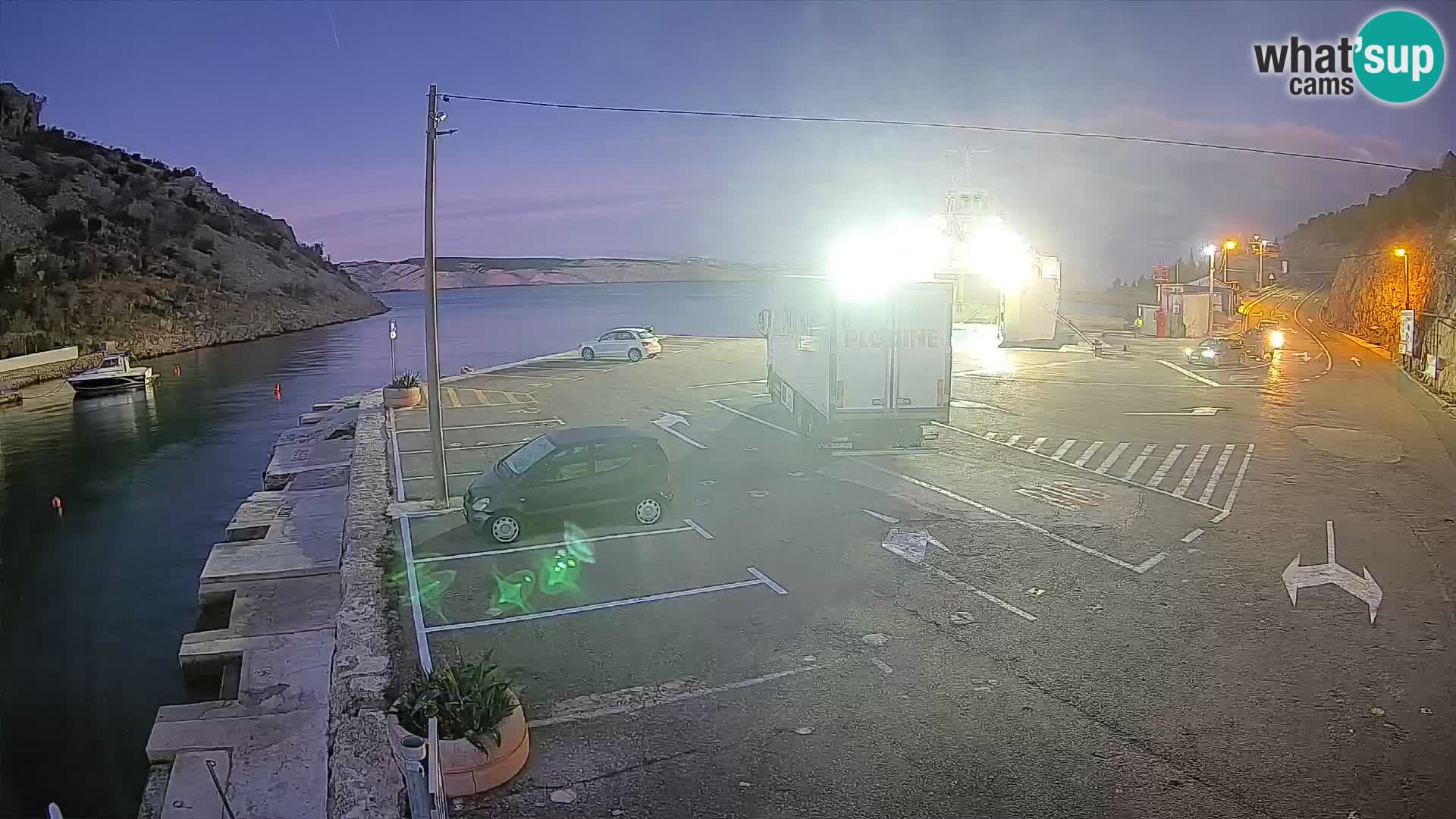 Web kamera trajektna luka Prizna – prema otoku Pag