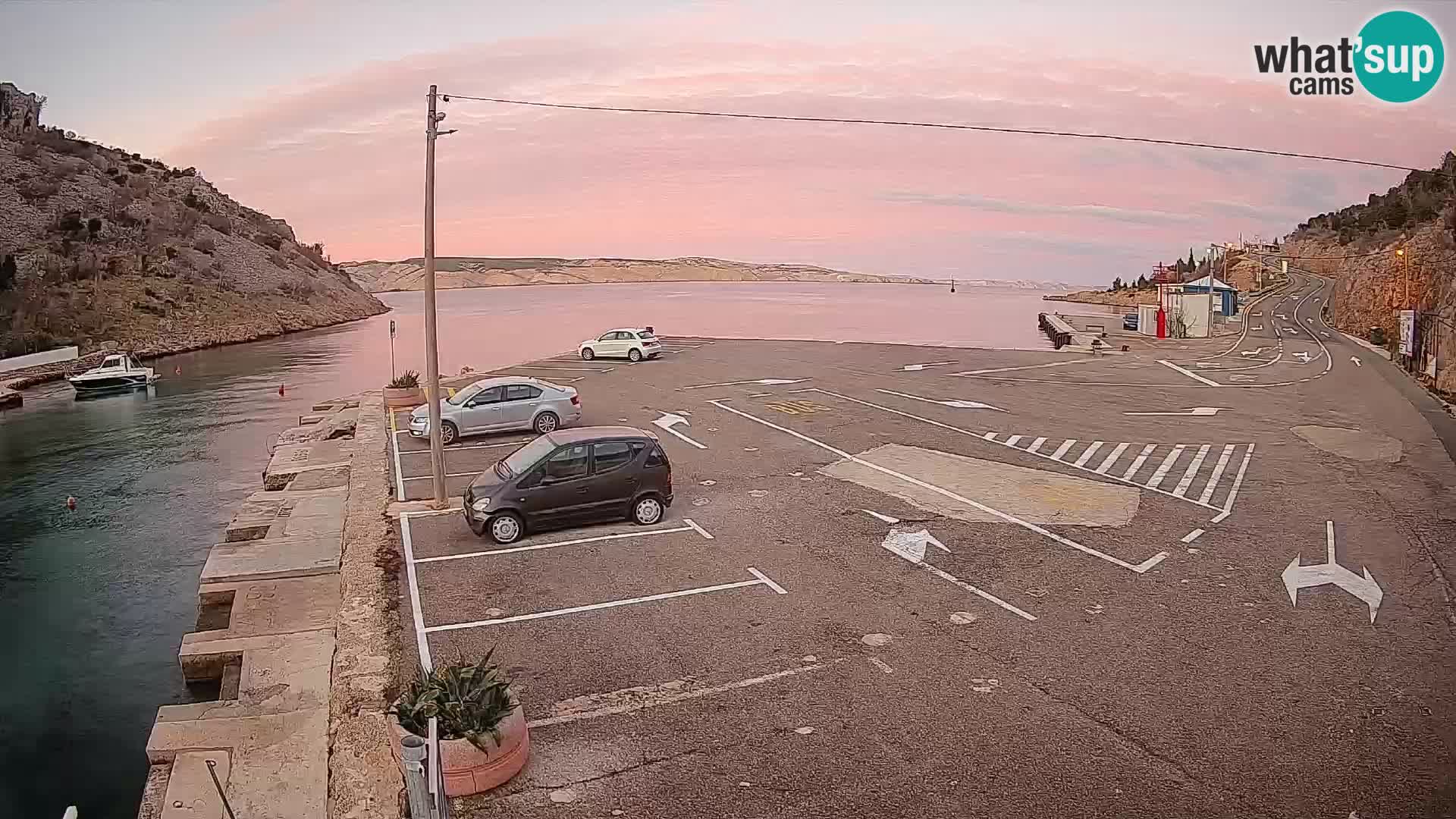 Webcam del puerto de ferris de Prizna – hacia la isla de Pag