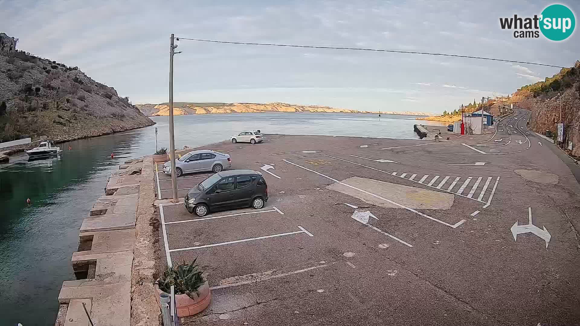Webcam del puerto de ferris de Prizna – hacia la isla de Pag