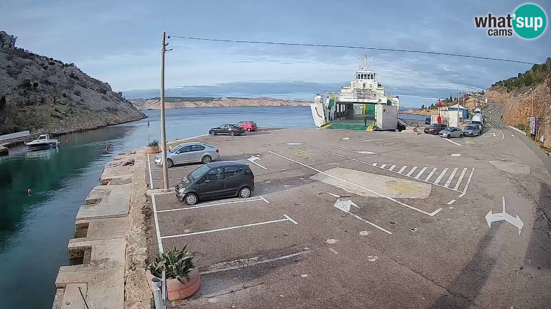 Webcam del puerto de ferris de Prizna – hacia la isla de Pag