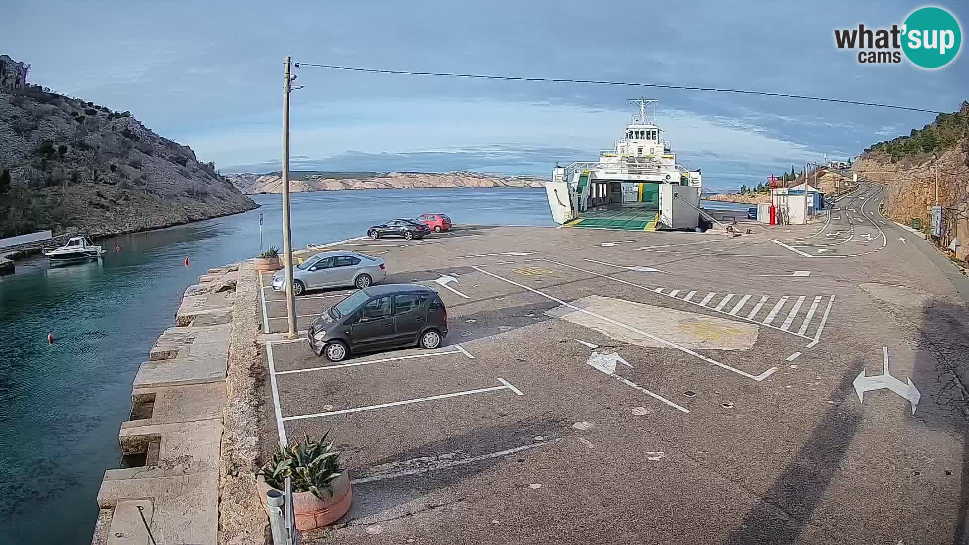 Webcam del puerto de ferris de Prizna – hacia la isla de Pag