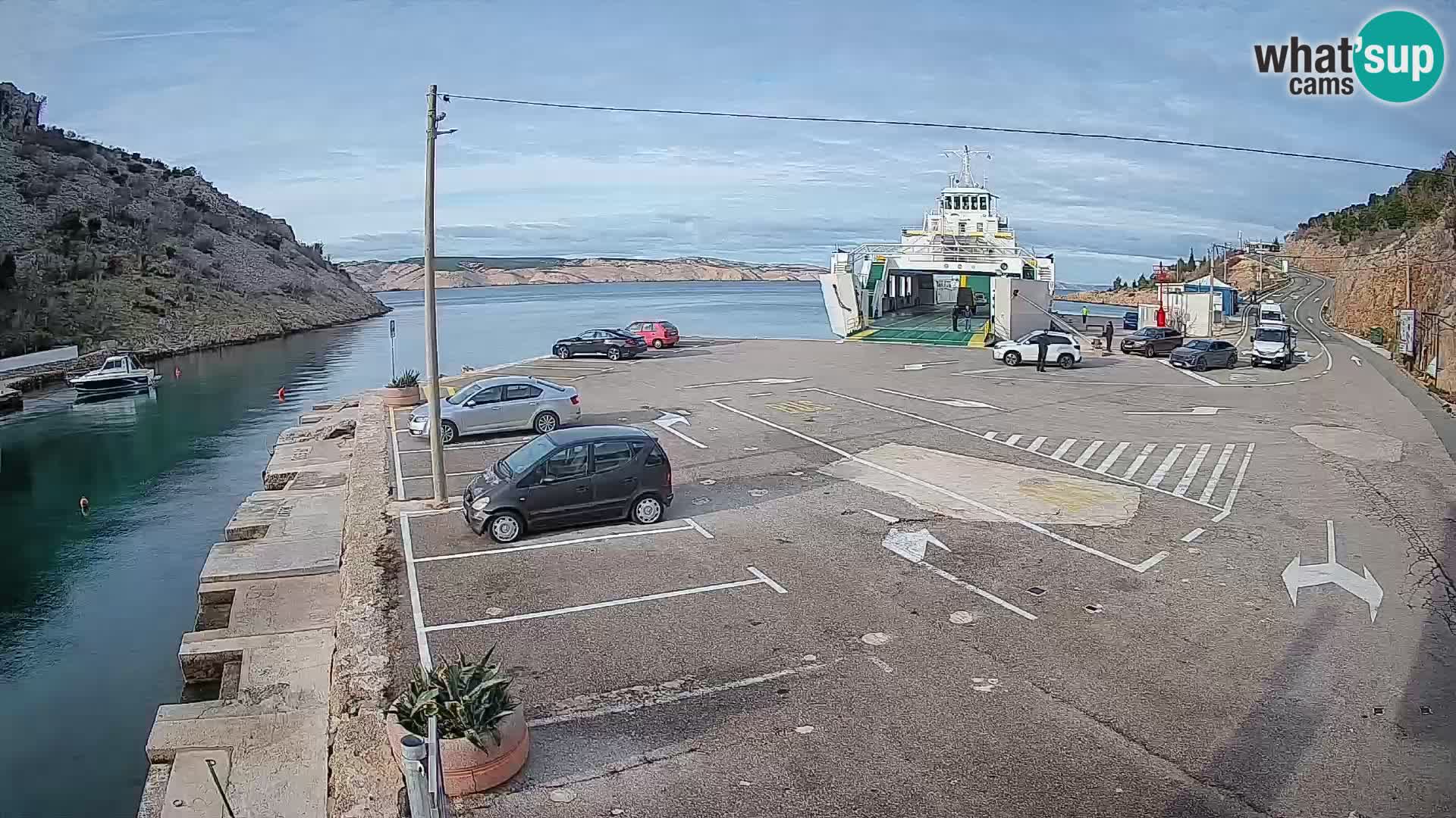 Webcam del puerto de ferris de Prizna – hacia la isla de Pag