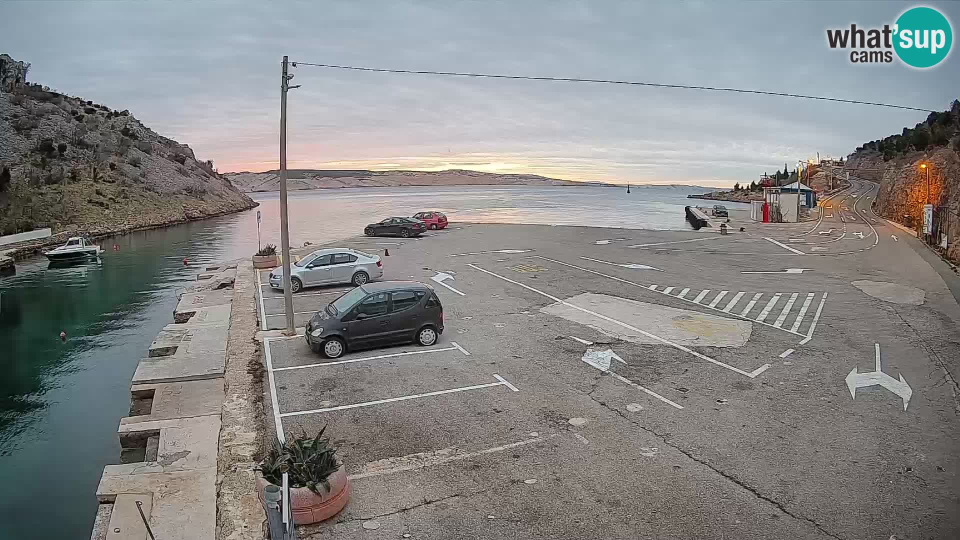 Web kamera trajektna luka Prizna – prema otoku Pag