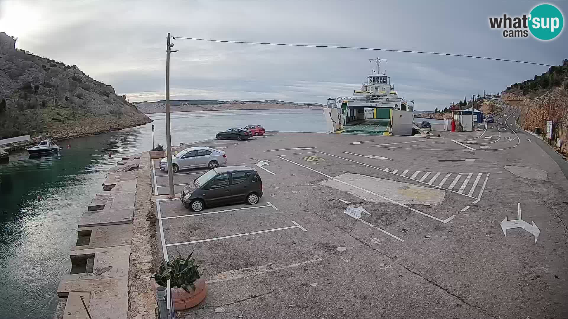 Webcam del puerto de ferris de Prizna – hacia la isla de Pag