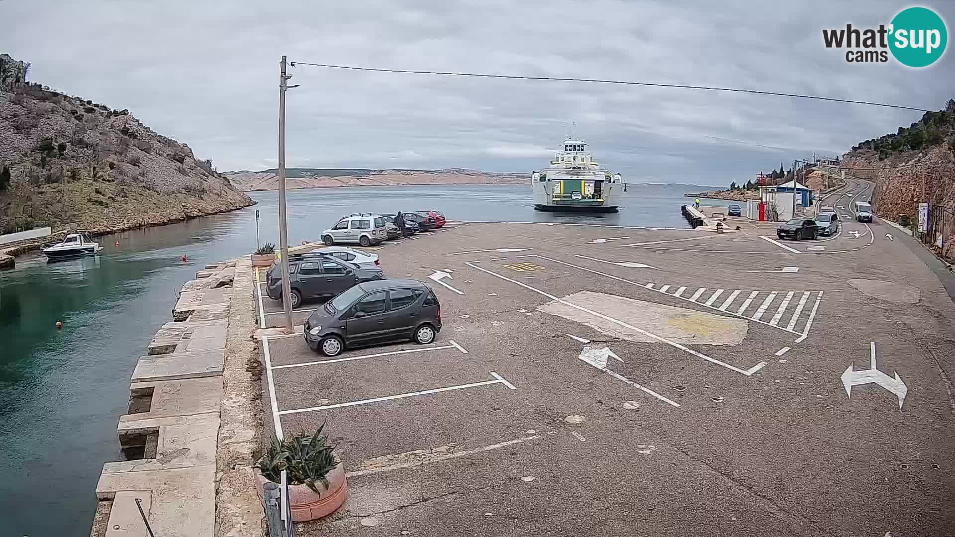Webcam del puerto de ferris de Prizna – hacia la isla de Pag